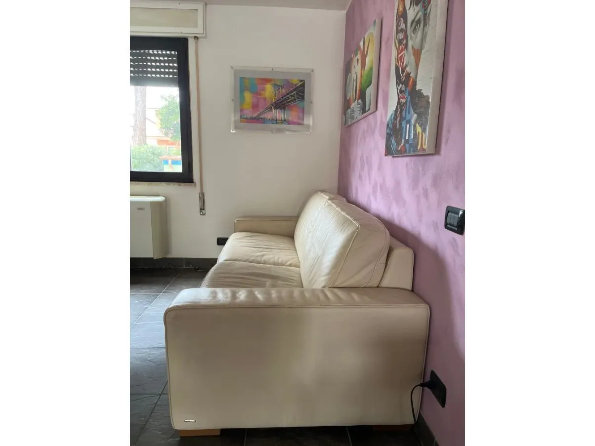 2 seater sofa in white leather 3