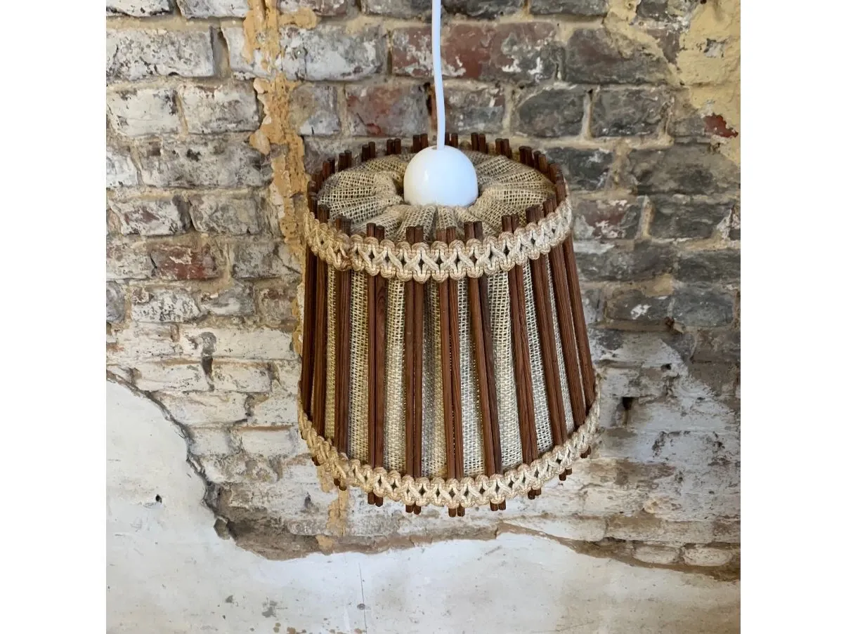 Lampada a sospensione vintage scandinava (anni '60) in legno e lino 2