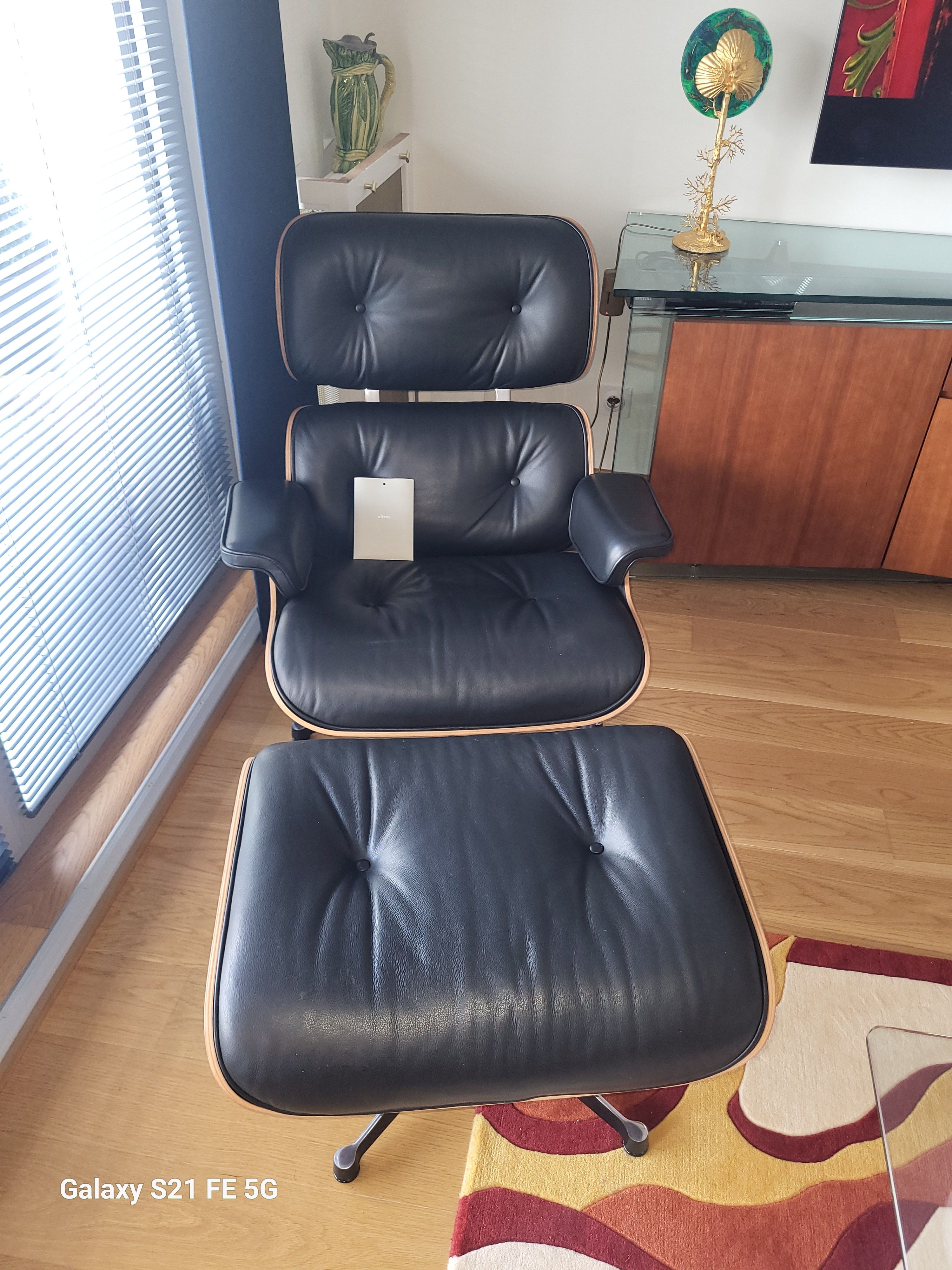 Eames Lounge Chair in Rosewood and Black Leather Main