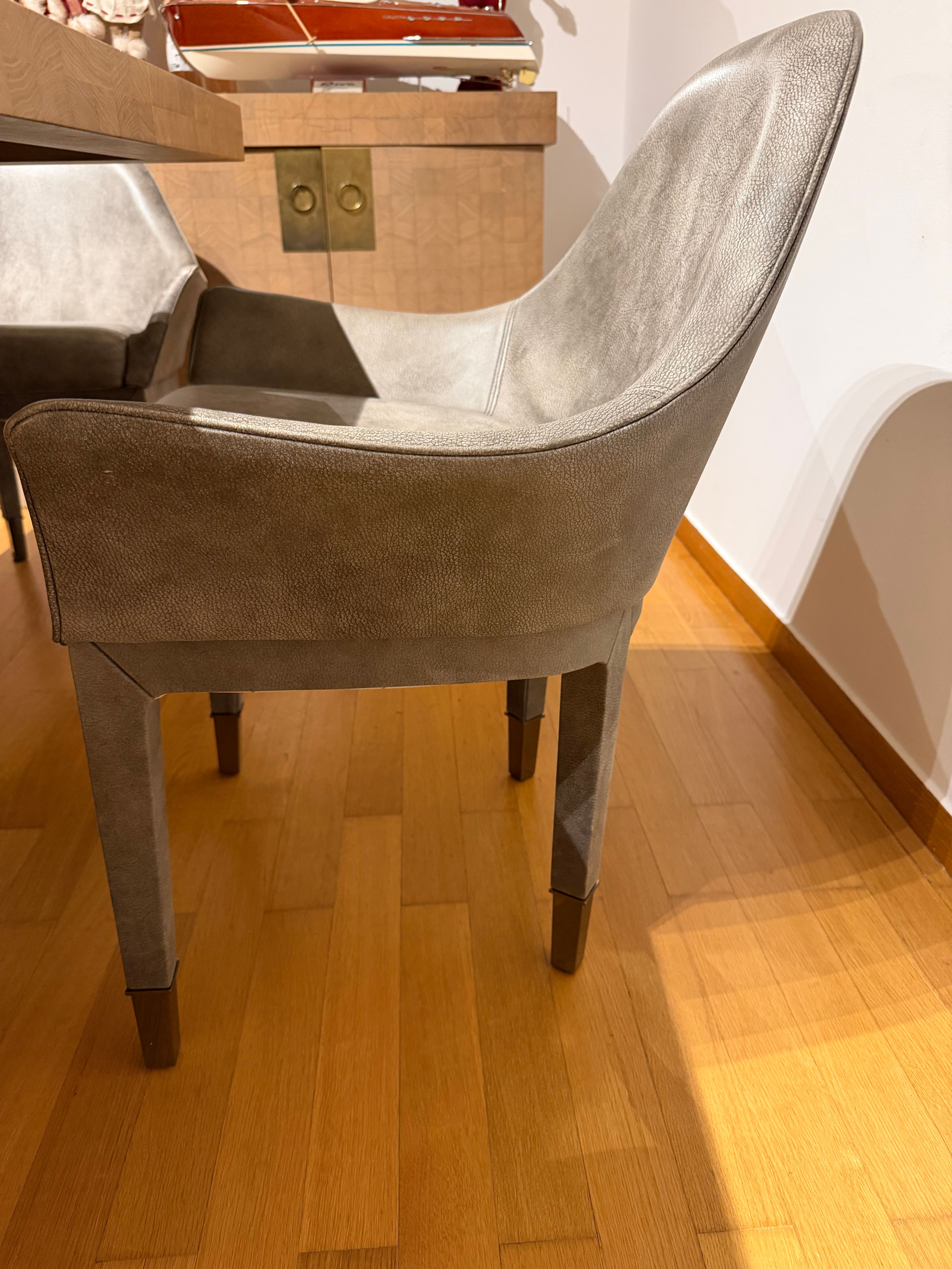 Set of 8 Manta Low leather dining chairs (grey) Side