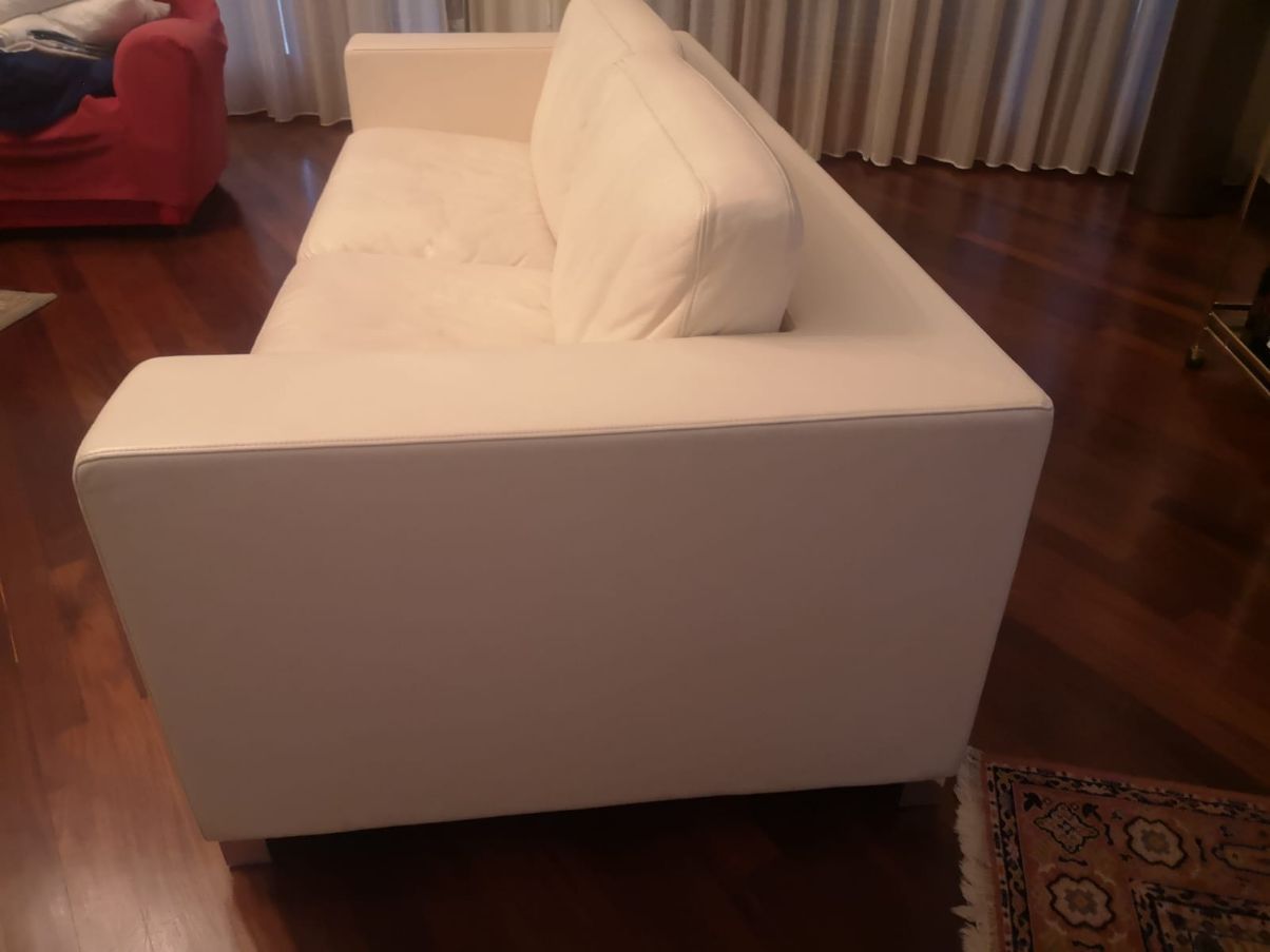Massimo 2 seater sofa in leather Side