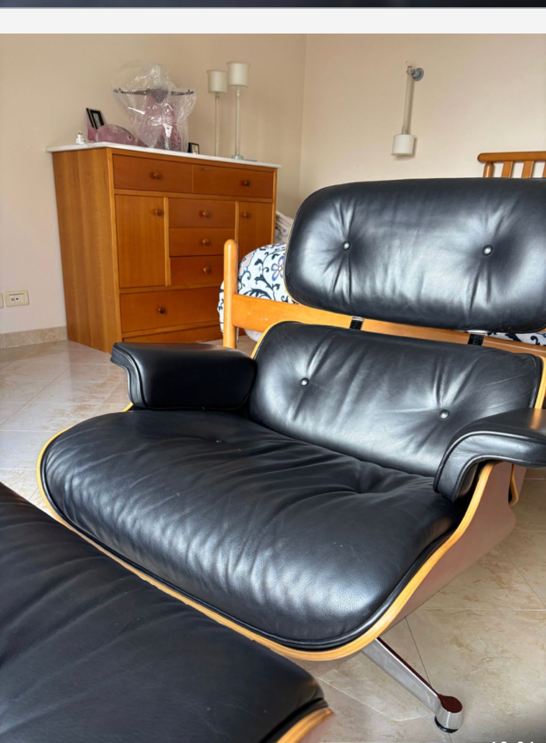 Chaise longue Lounge Chair in palissandro e pelle nera di Eames, Vitra Front