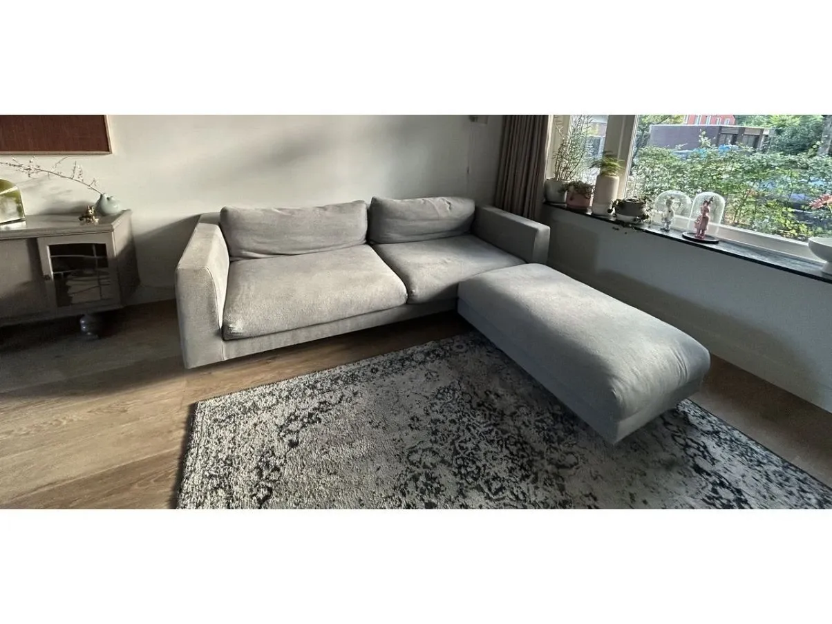 Axel sofa with pouf in gray fabric, Montis image