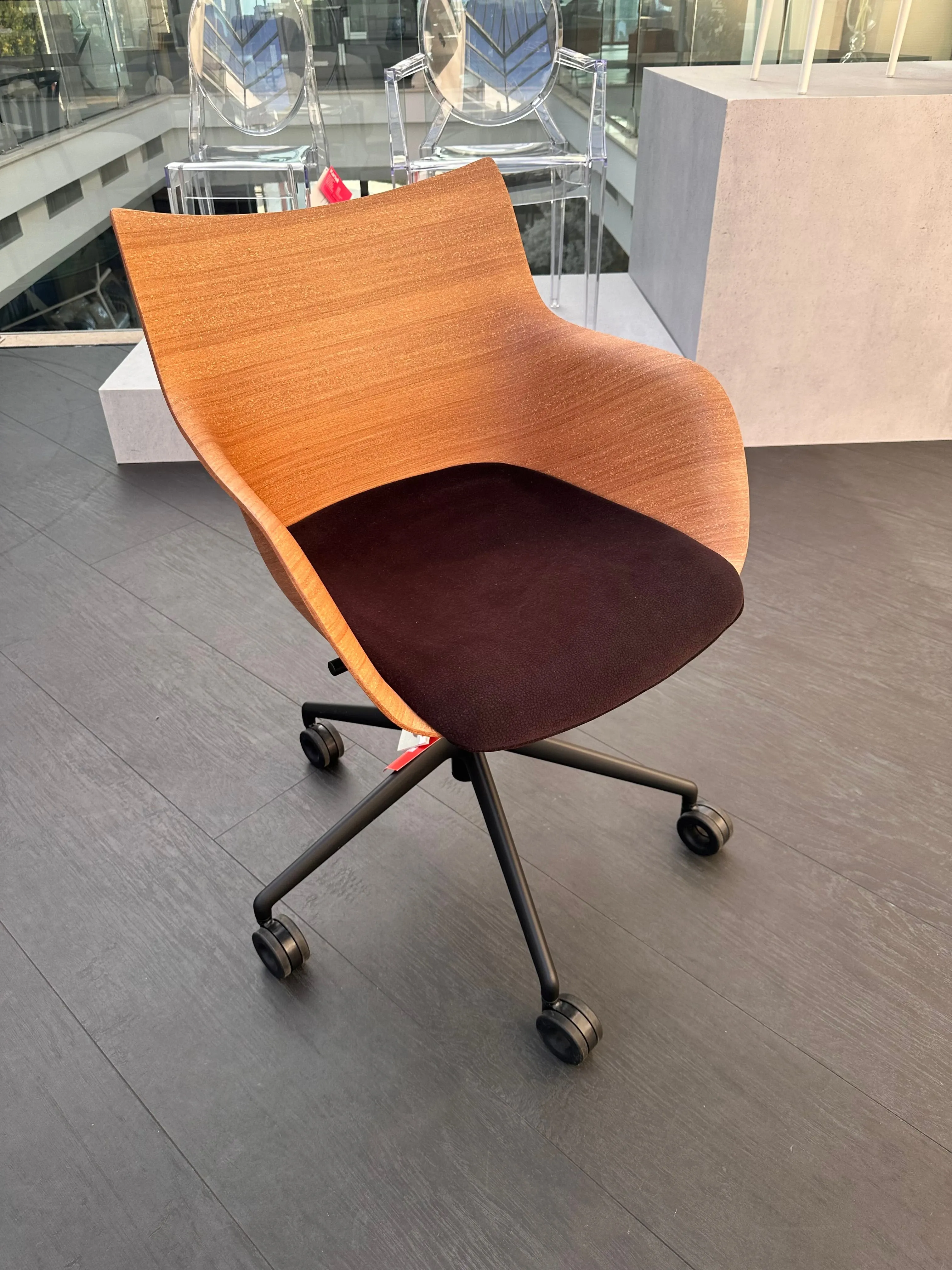 Poltroncina girevole Q/Wood 2