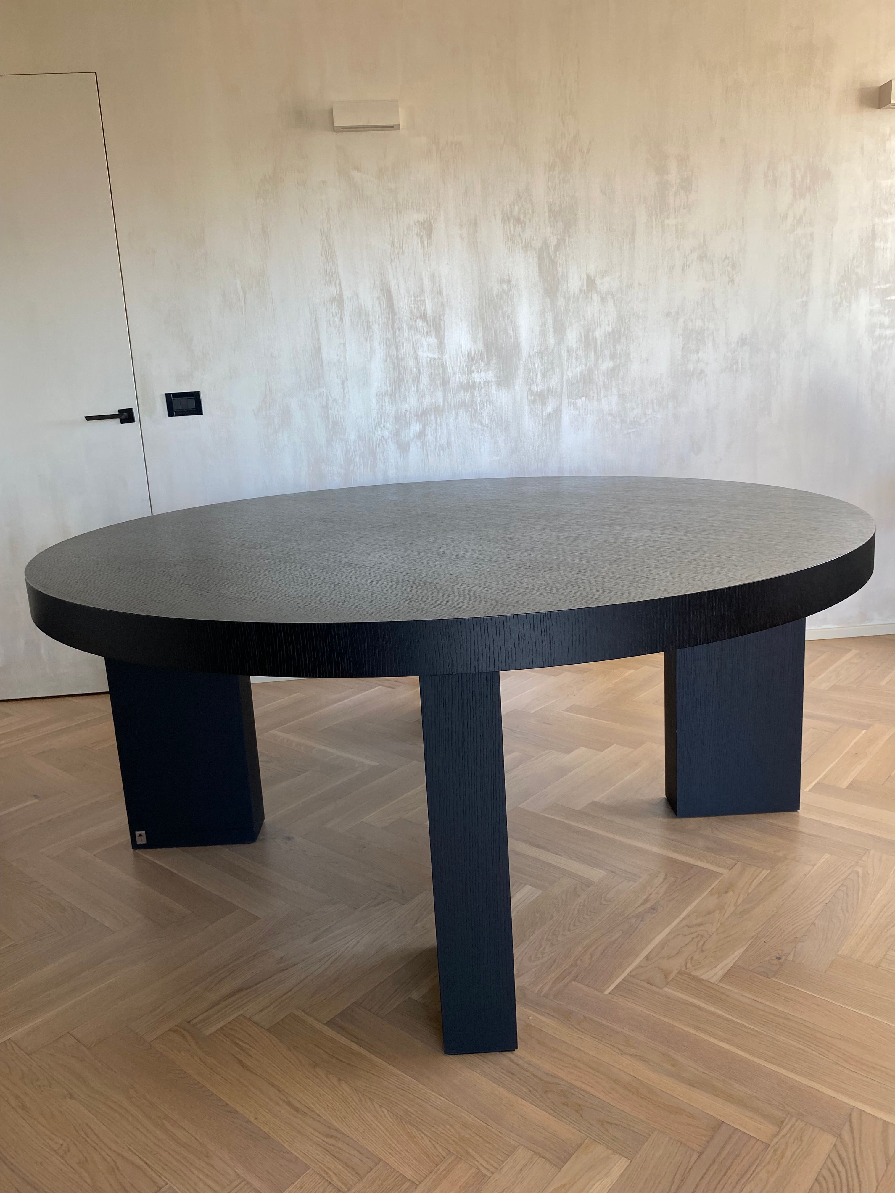 Round New York Table in Oak and Maple Wood Front