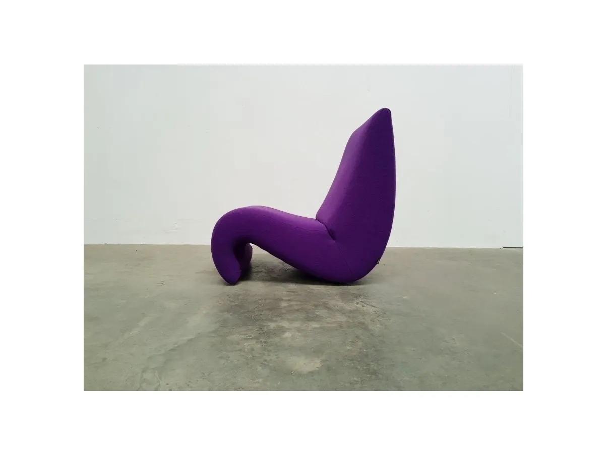 Poltrona Amoebe in tessuto viola 2