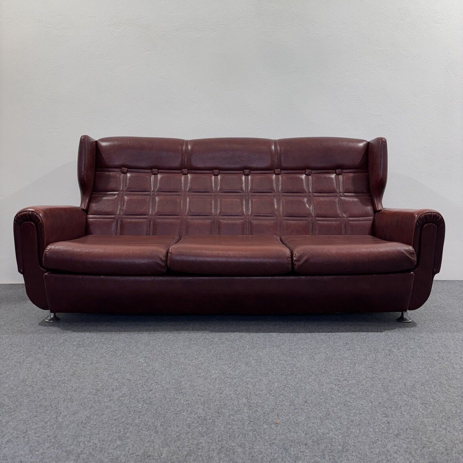 Danish style three-seater leather sofa (1970s) image