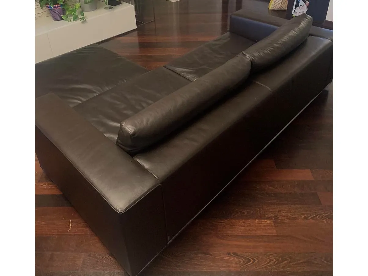 Divano con pouf Hamm in pelle marrone, Minotti 2