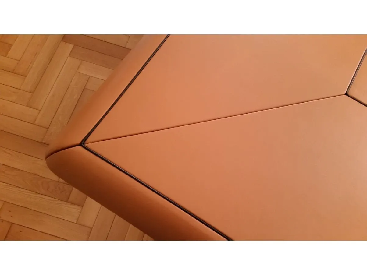Tavolo Ergon con rivestimento in cuoio, Rossi di Albizzate 3