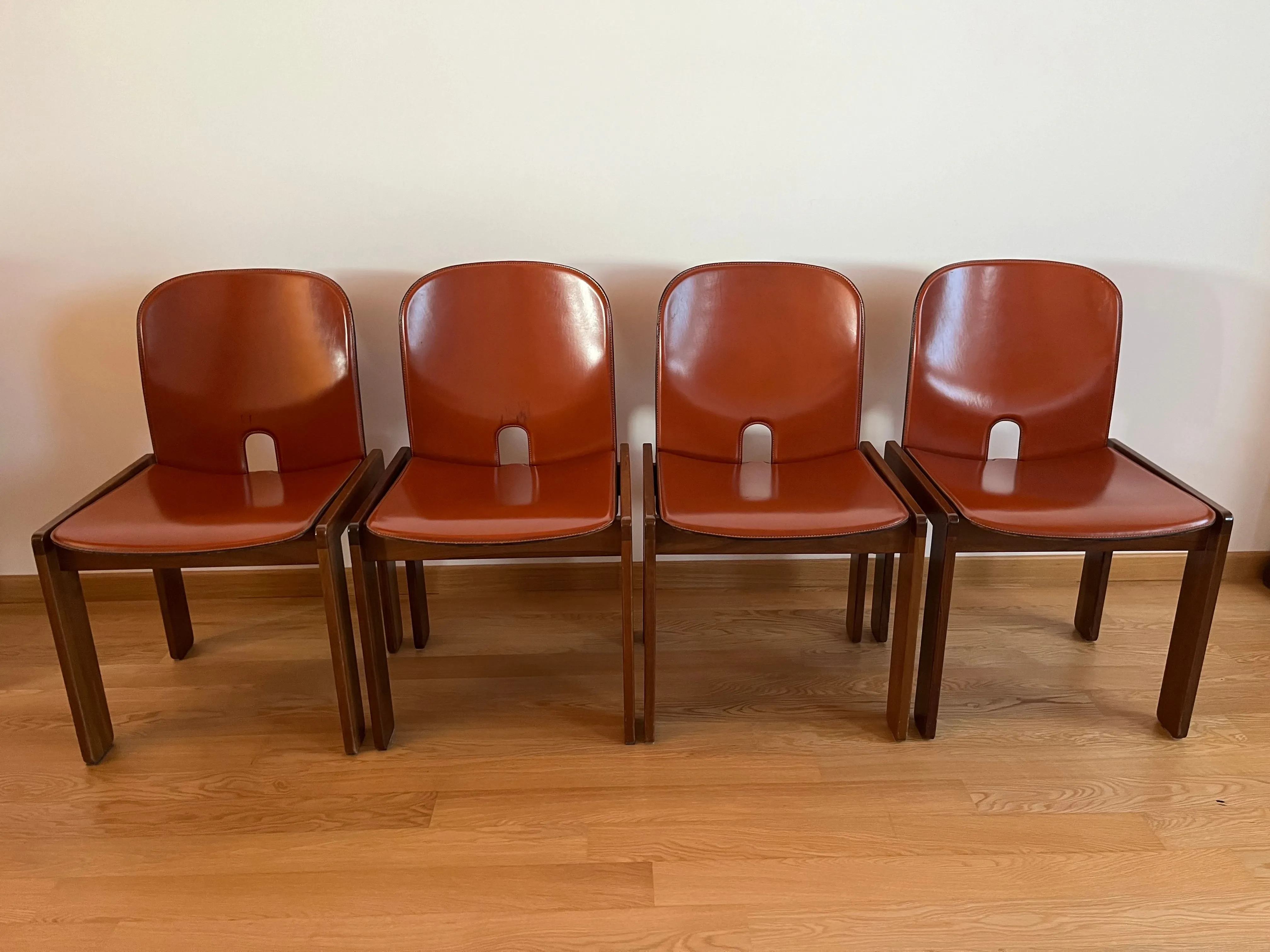 Set of 4 dining chairs 121, Cassina image