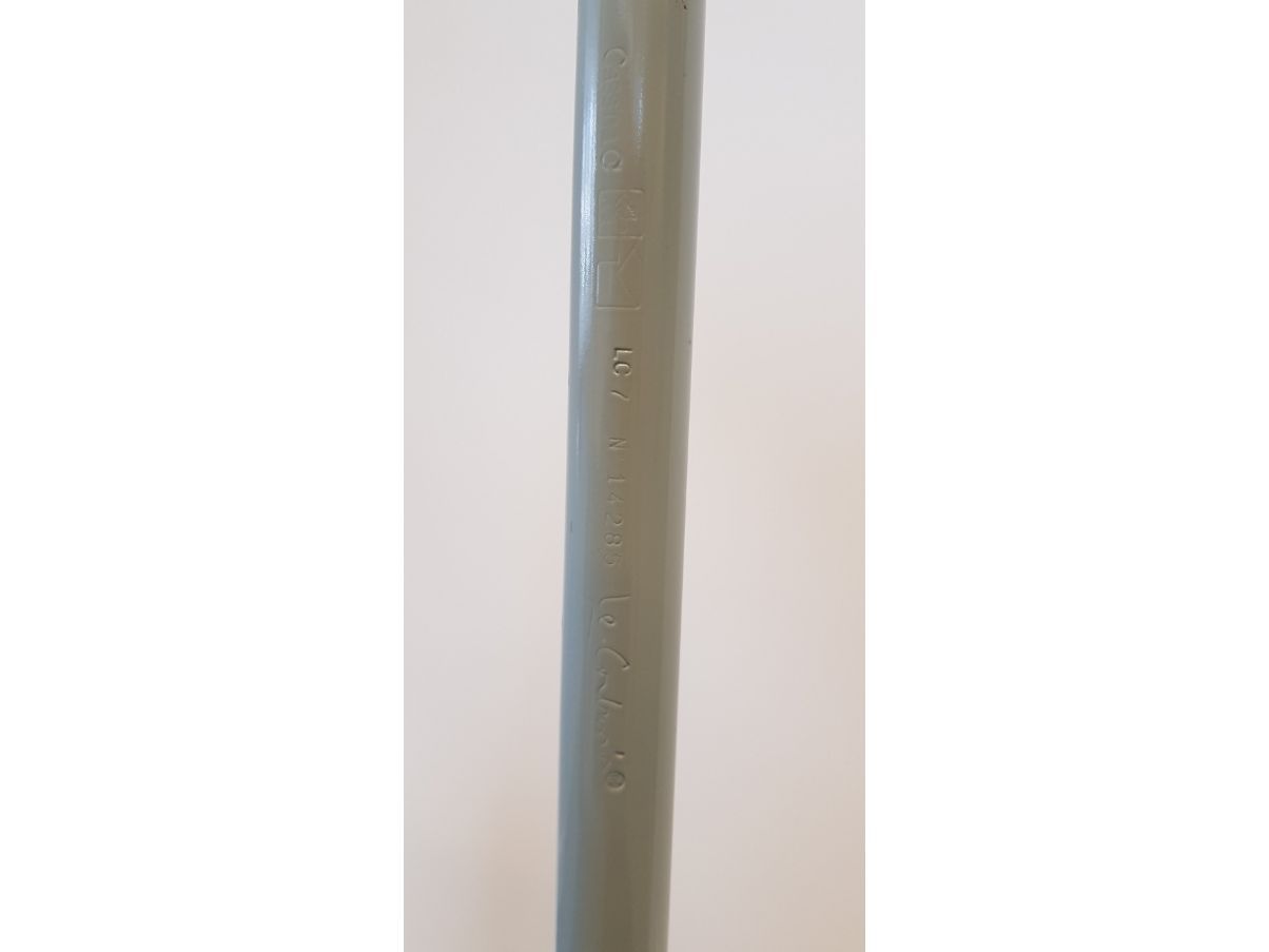LC7 Stuhl aus schwarzem Leder 6