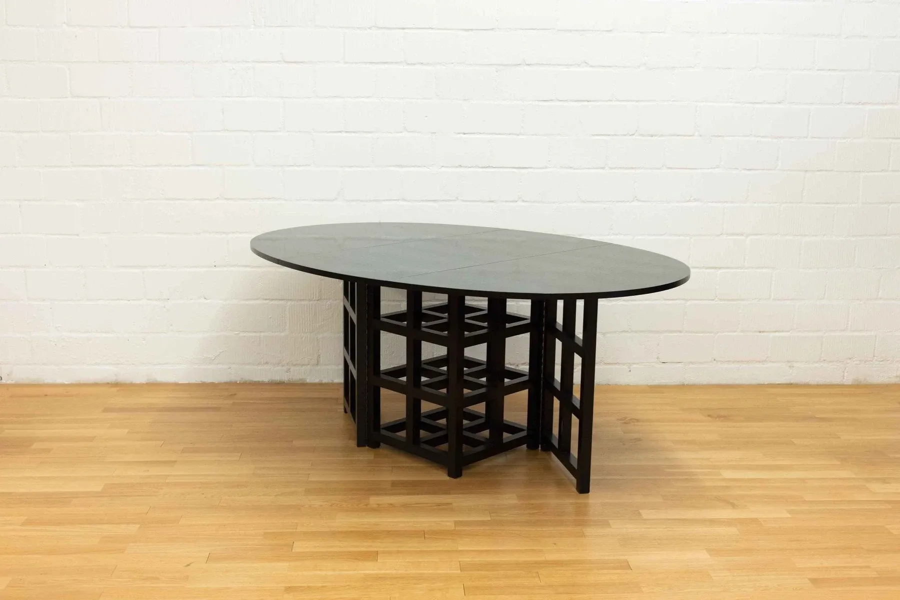 Tavolo 322 -DS1 in legno marrone scuro di Charles R. Mackintosh, Cassina 3