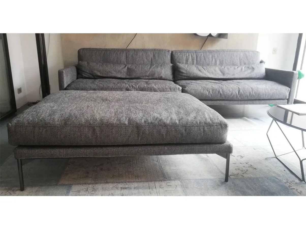 Modernes Sofa 110 mit Hocker aus Stoff (grau) 