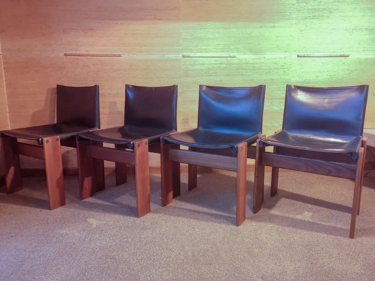 Set of 4 vintage Monk chairs in black leather (70s), Molteni&C 4