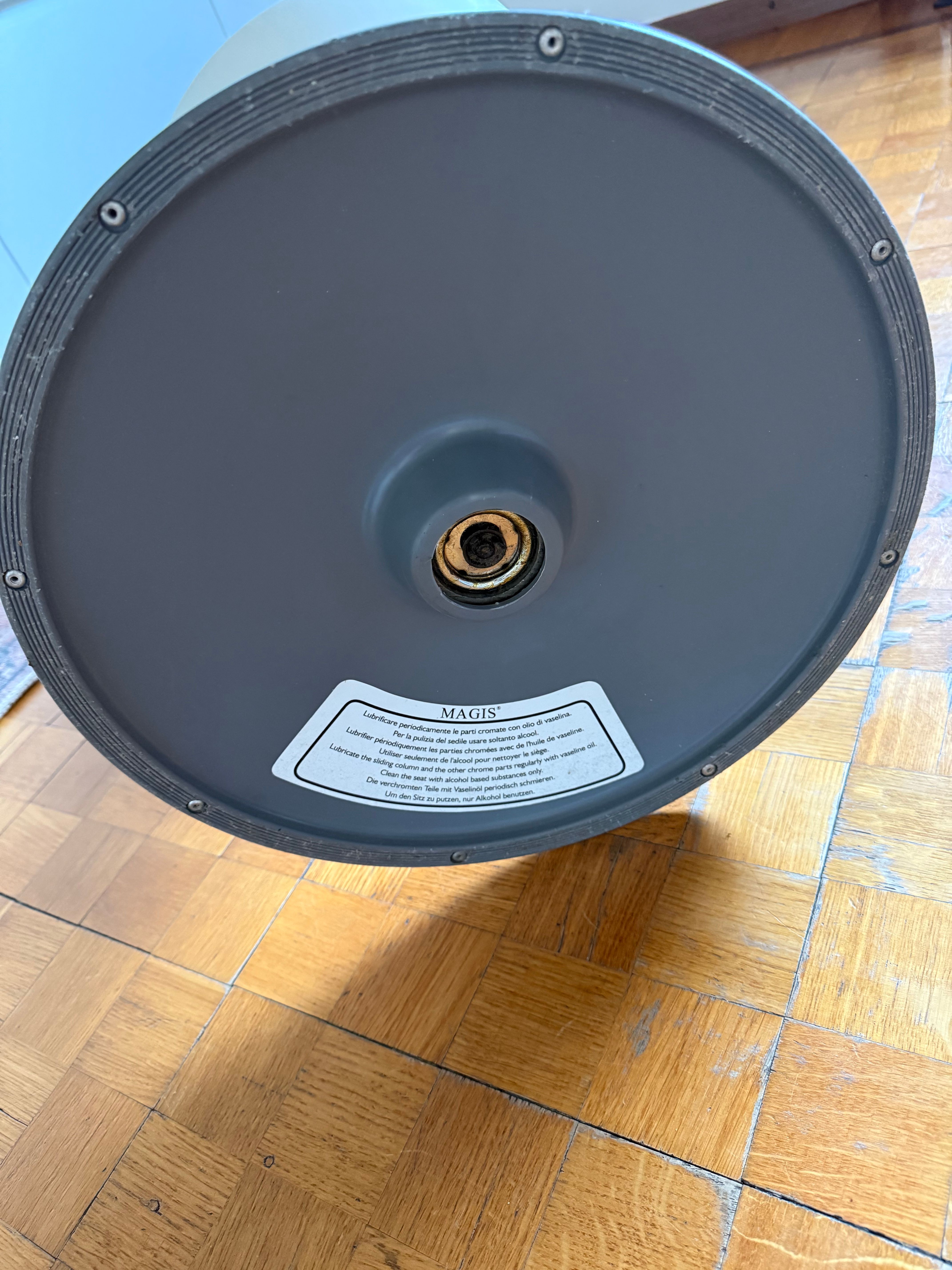 Coppia di sgabelli girevoli Bombo bianchi  Optional8