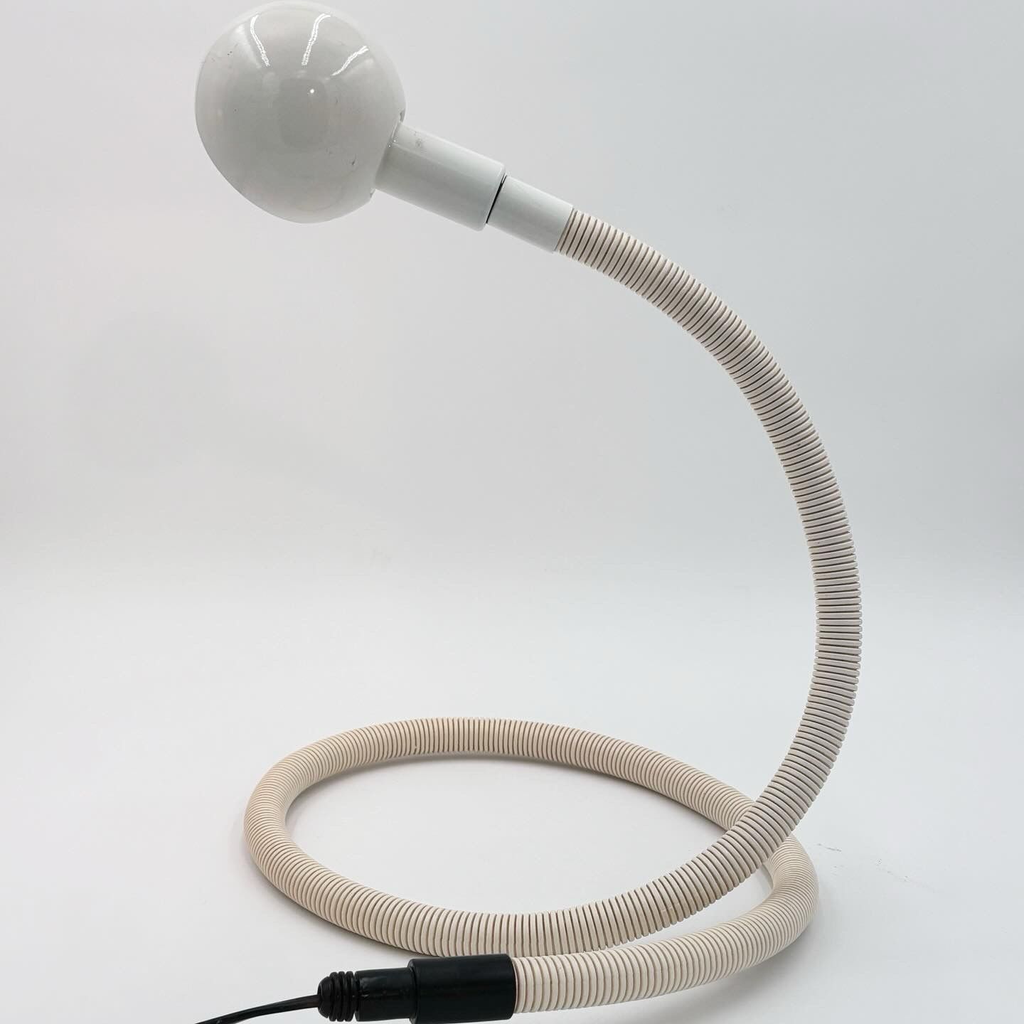 Hebi Snake table lamp Isao Hosoe (1970s), Valenti Luce Front