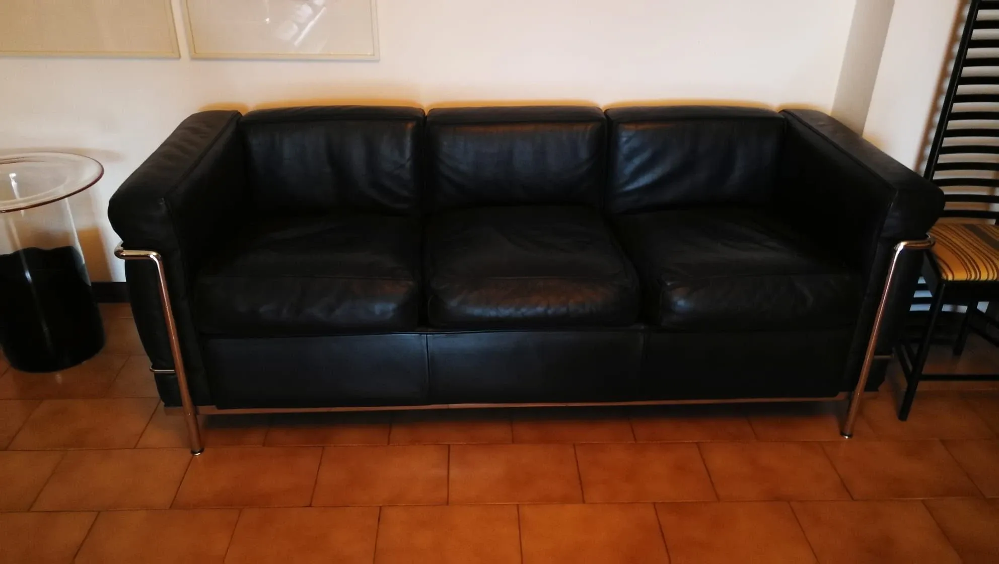 LC2 3-seater sofa in leather (black), Cassina 4