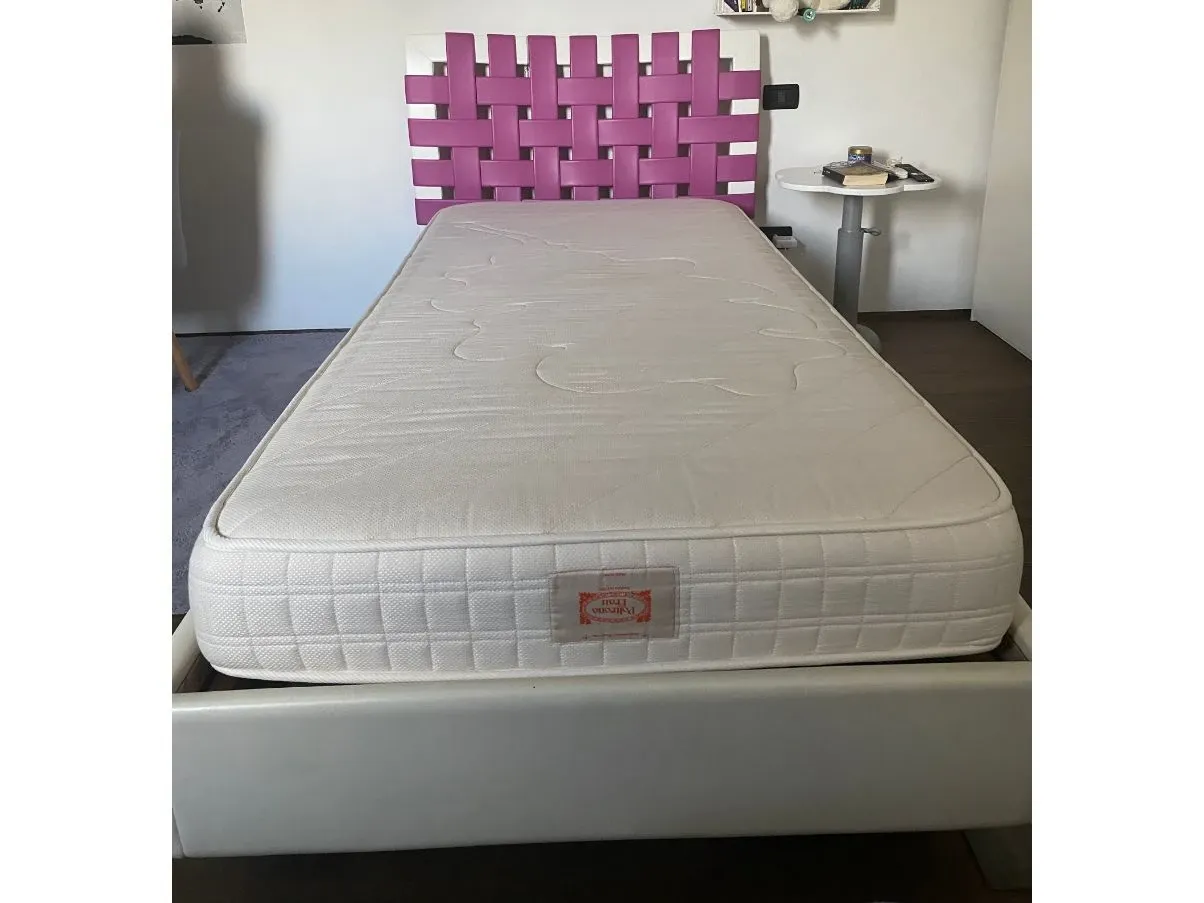 Andromeda single bed in pink leather, Poltrona Frau 1