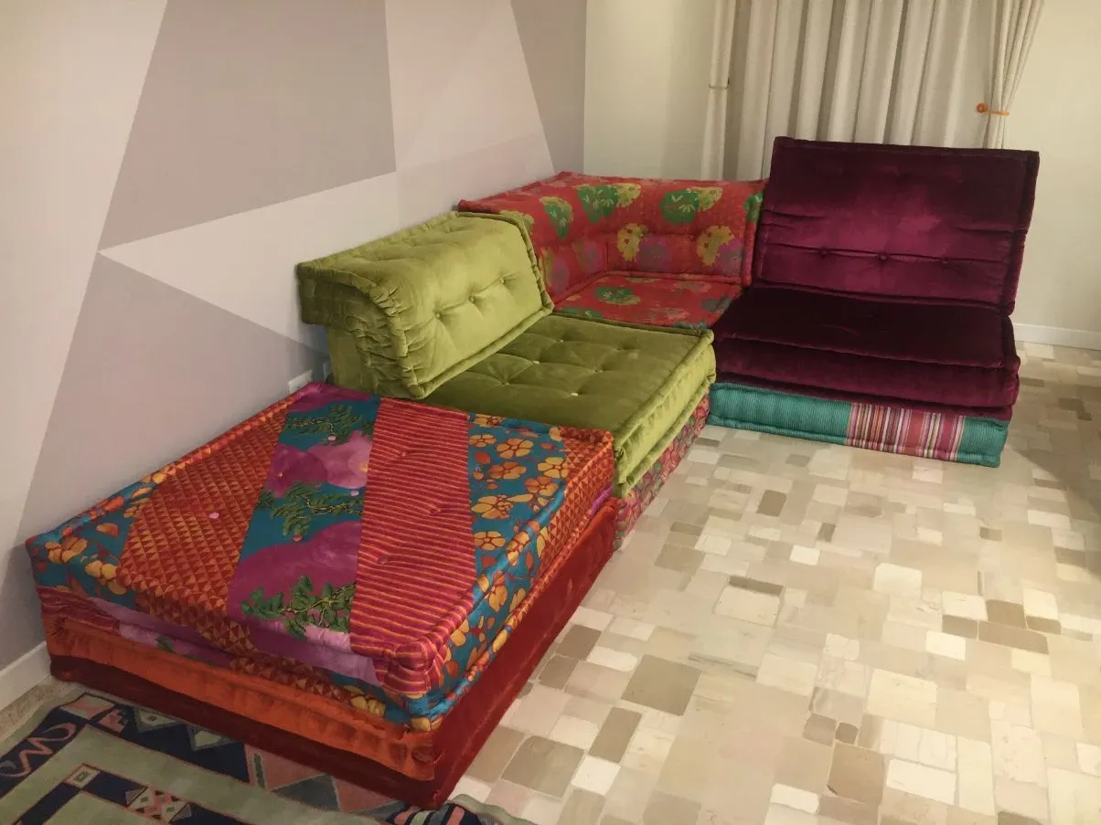 Mah Jong modular sofa in silk and velvet 2