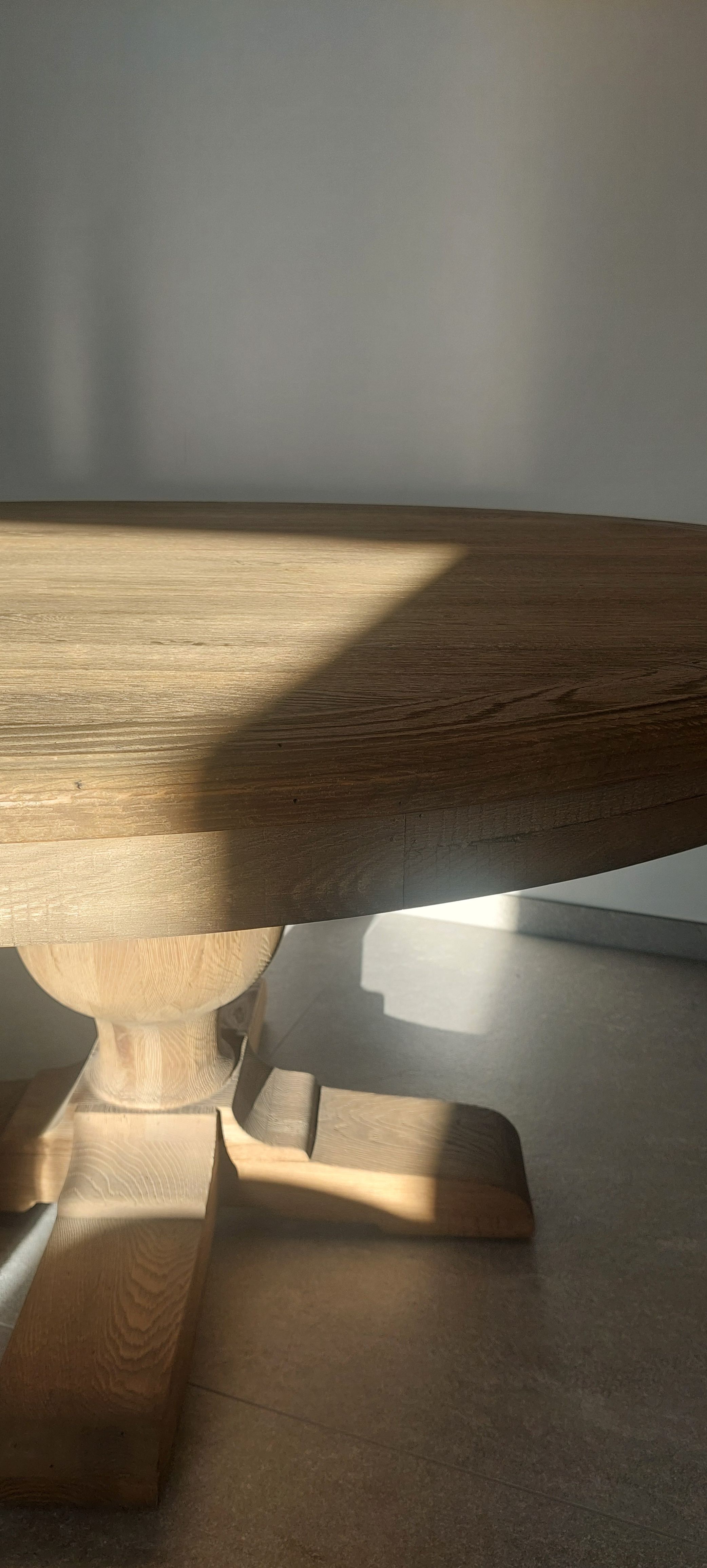 Vintage ronde eettafel van massief eikenhout 8