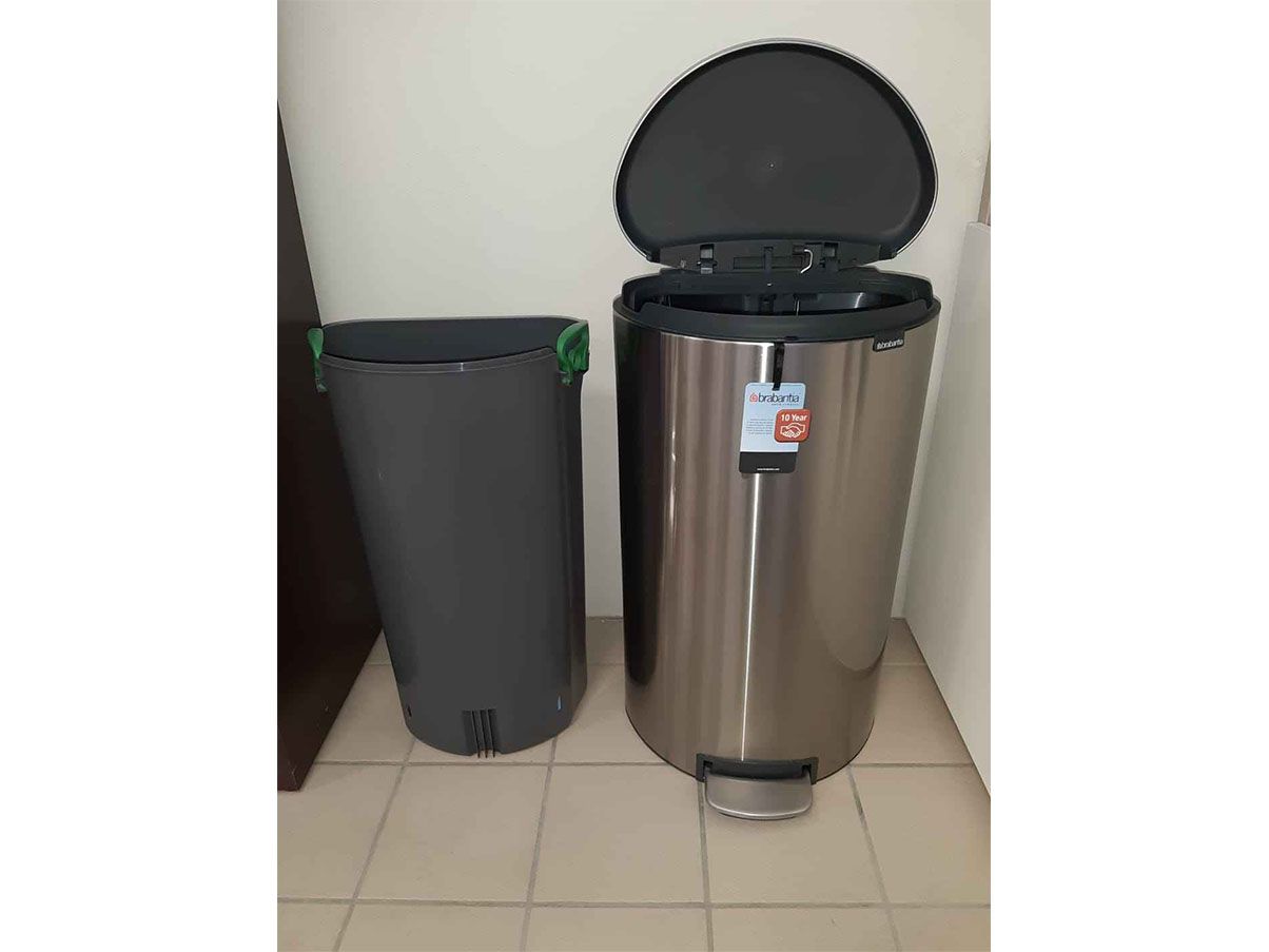 Pattumiera Push Bin BRABANTIA a pedale grigio inox 60 L