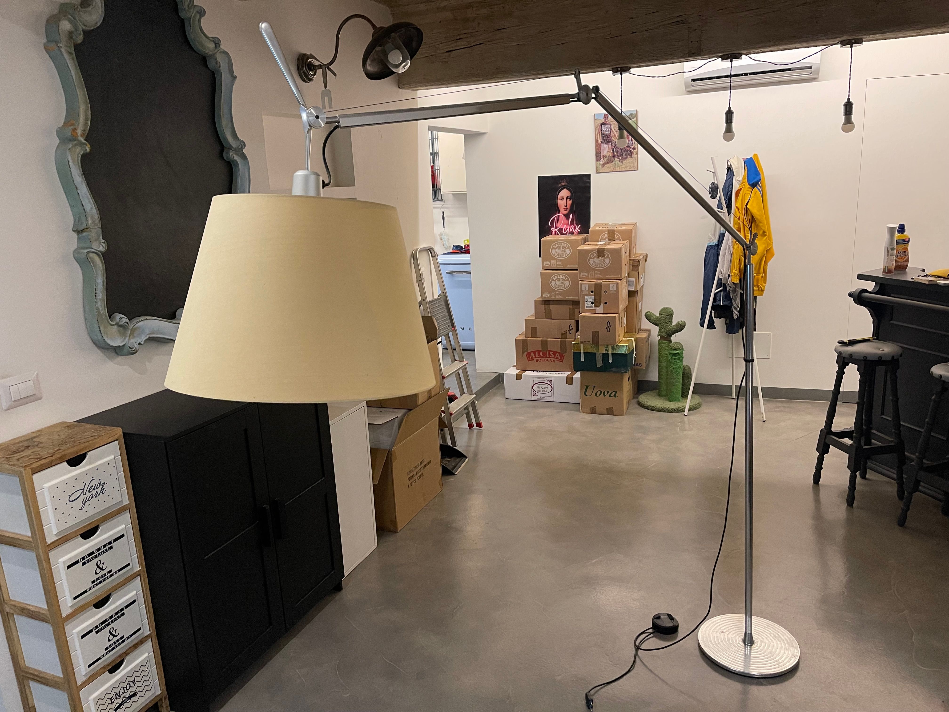 Lampada da terra Tolomeo maxi di Michele De Lucchi, Artemide Main