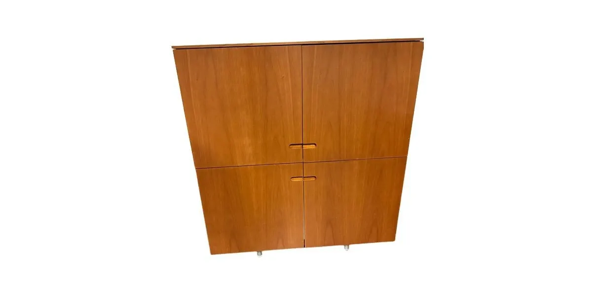 Cabinet with 4 cherry doors, Molteni&C image