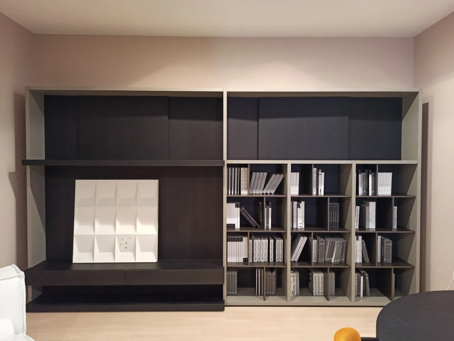 TV wall with bookcase, Poliform image