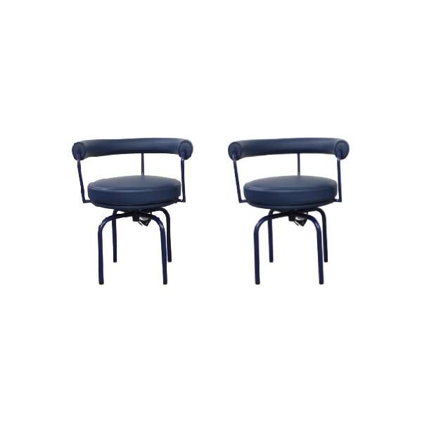 Image of Set 2 sedie LC7 di Le Corbusier in pelle blu, Cassina