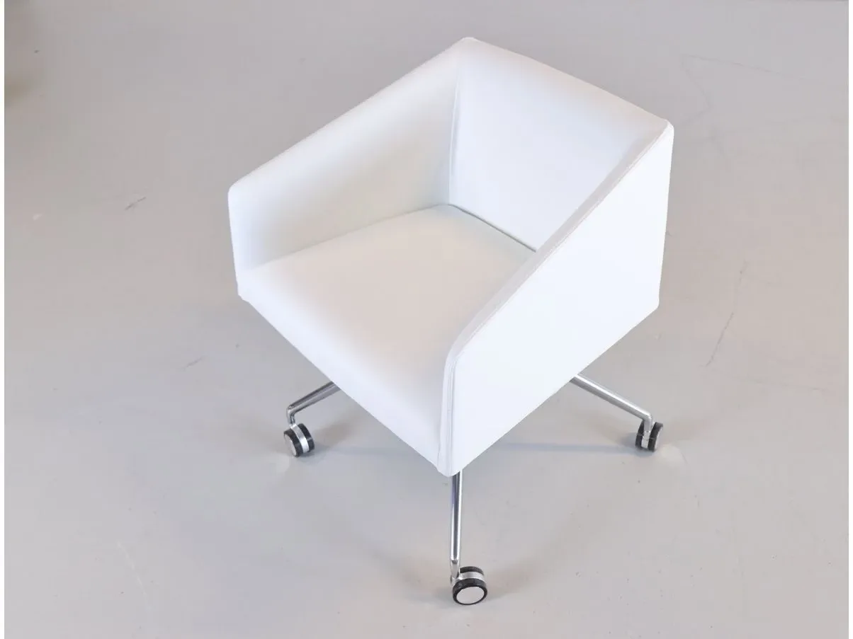 Set of 6 white Saari armchairs 5