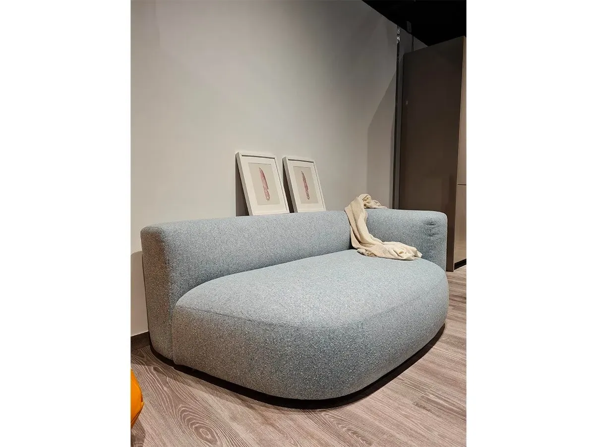 Divano componibile Litos di Sebastian Herkner in tessuto, Cappellini 2