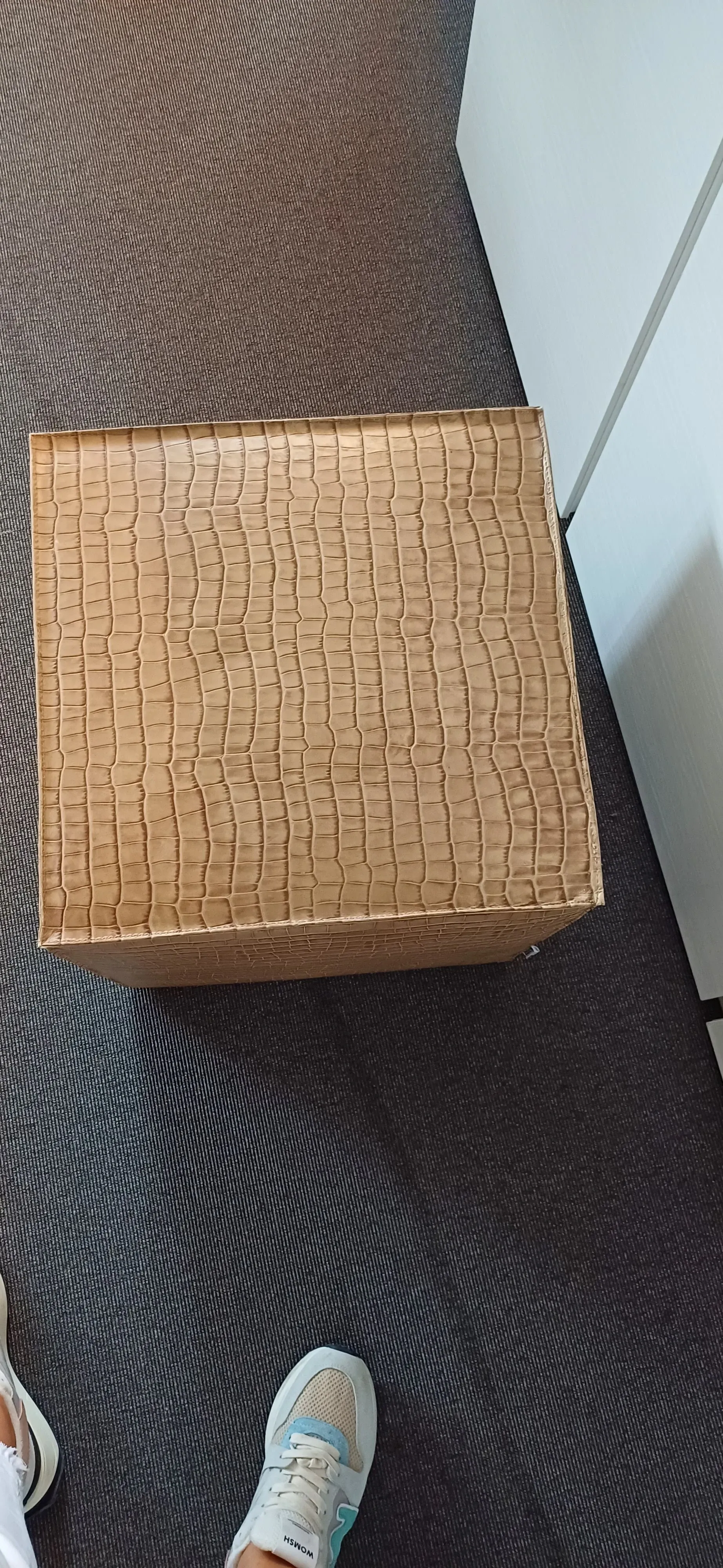 Beige leather pouf, Ivano Redaelli 4