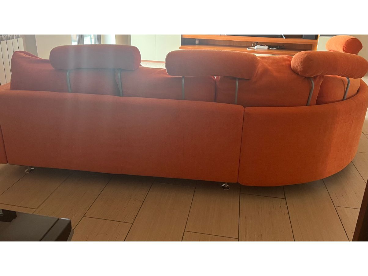 Divano angolare in tessuto arancione 2