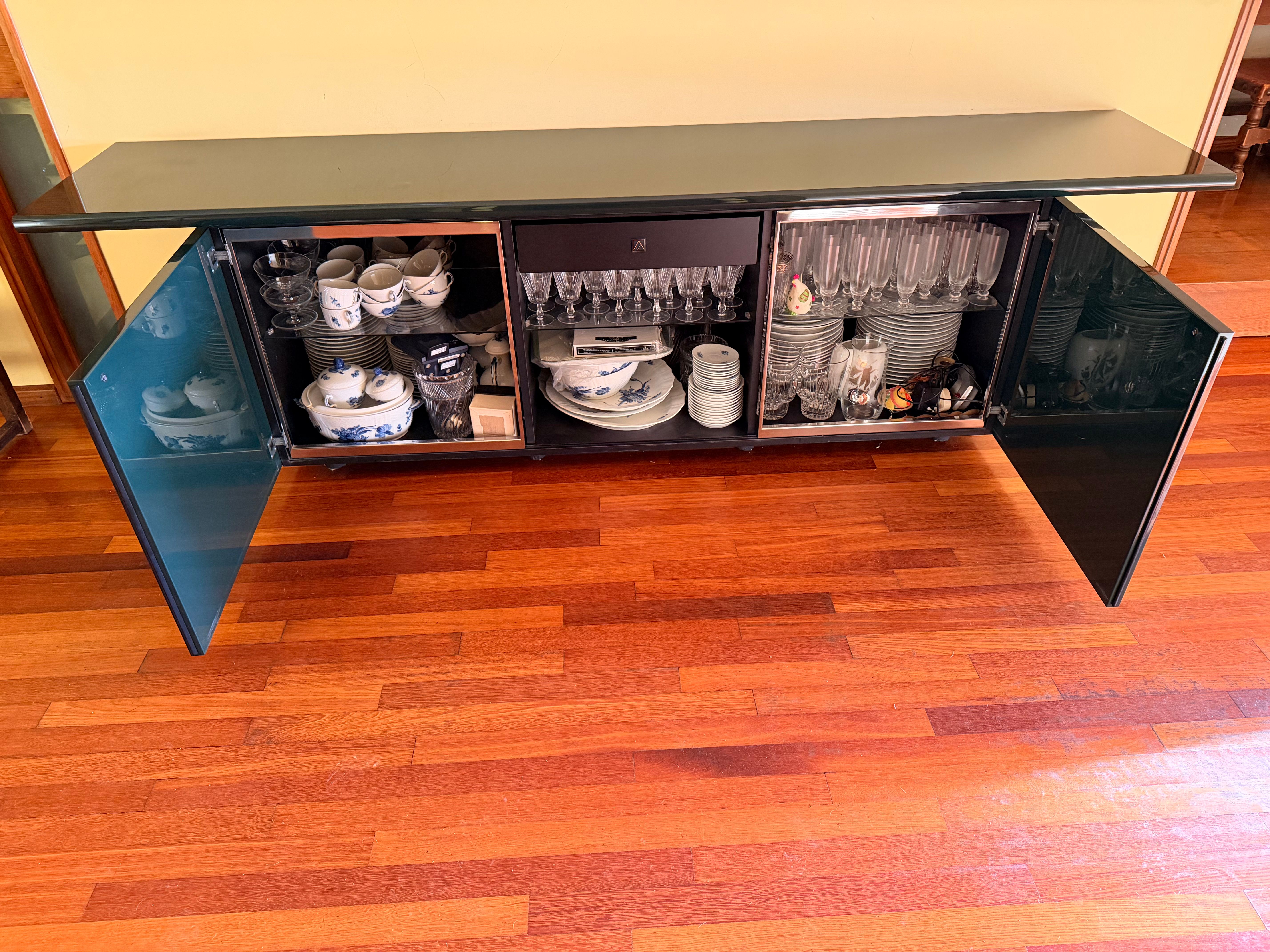 Madia Sheraton laccata verde scuro di Acerbis e Stoppino Defects