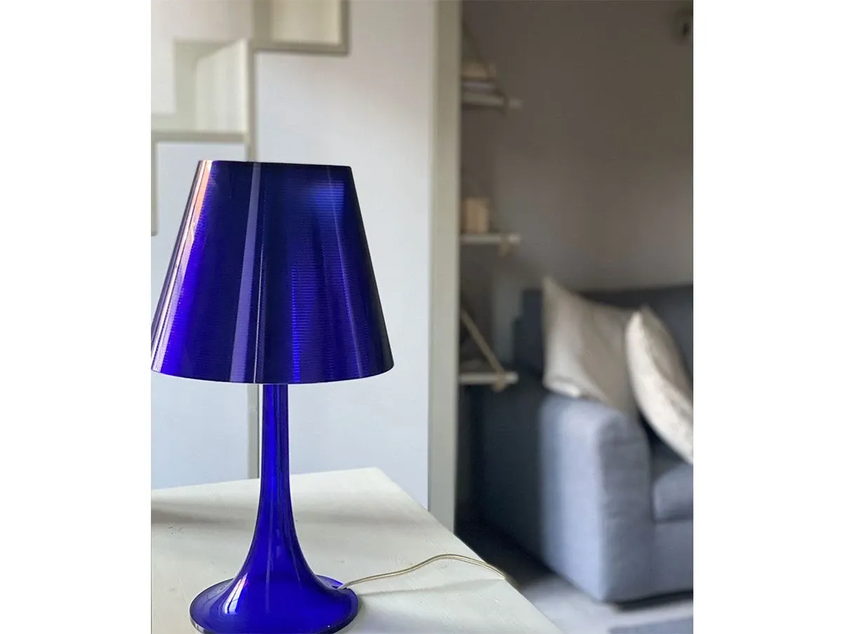 Lampada da tavolo Miss K di Philippe Starck (blu), Flos 