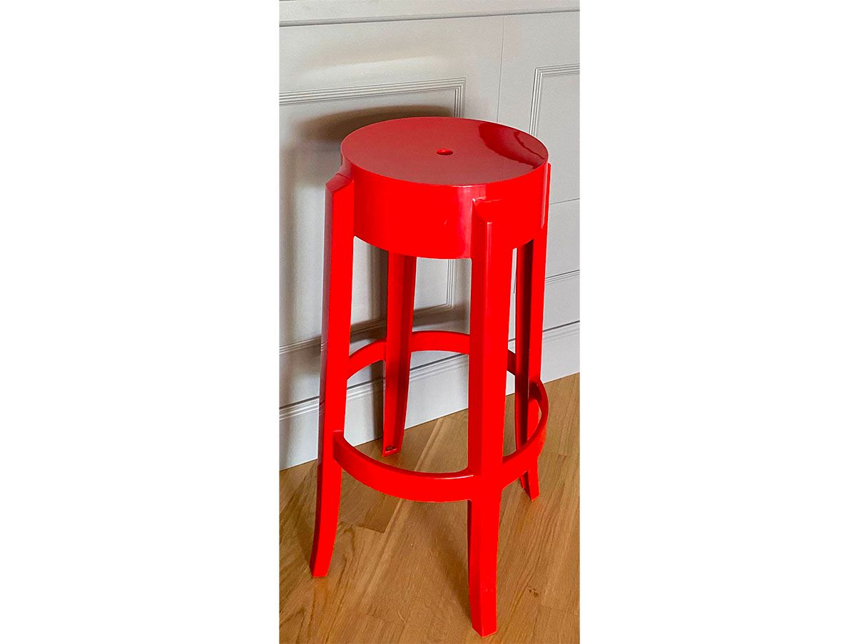 https://storage.googleapis.com/deesup_vendure_prod/preview/67/sgabello-iconico-charles-ghost-kartell_-in-plastica-rossa_0000_29579-side-297249-1662916352069__preview.jpg