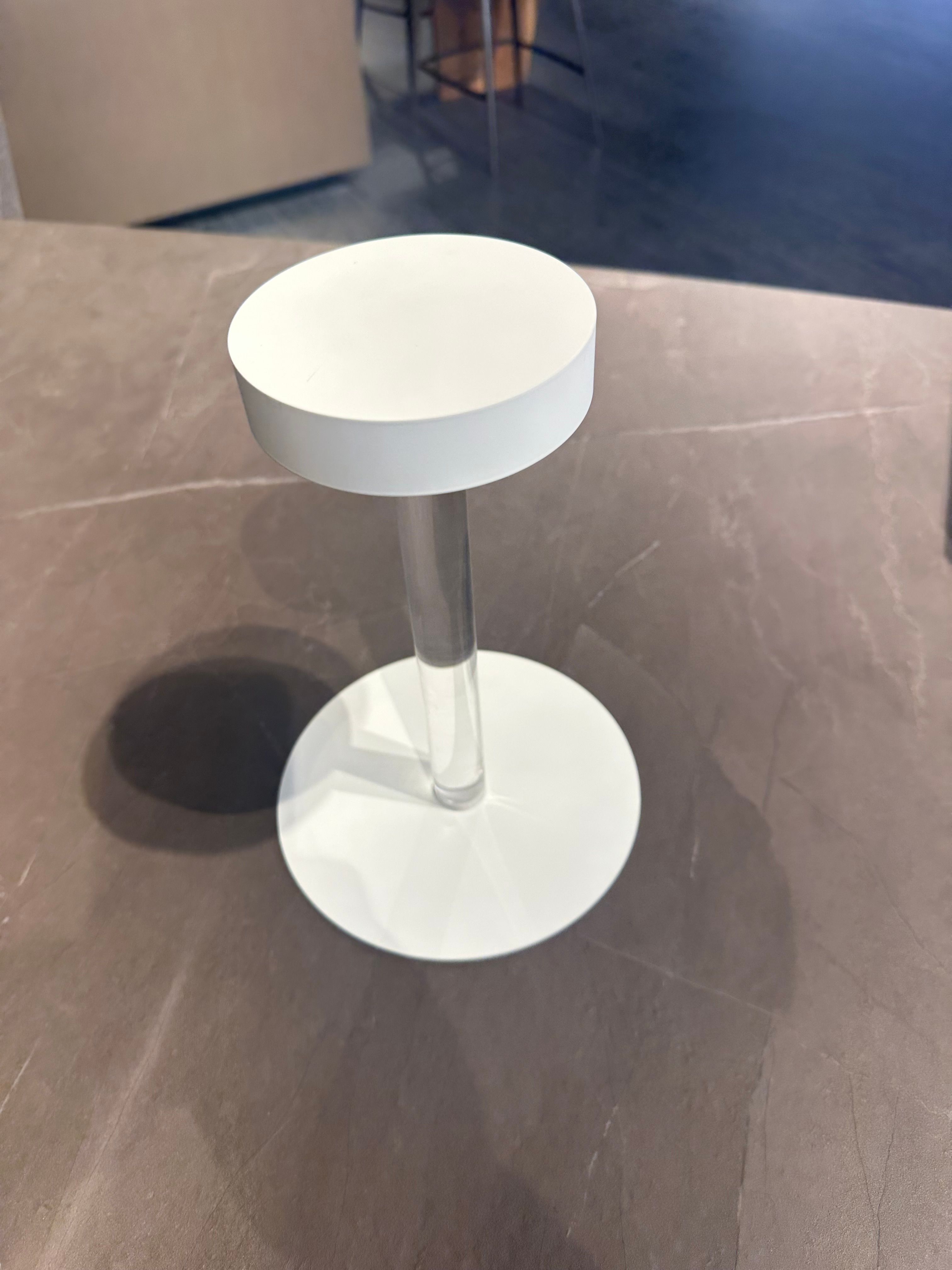 Lámpara de mesa portátil Tetaet Front