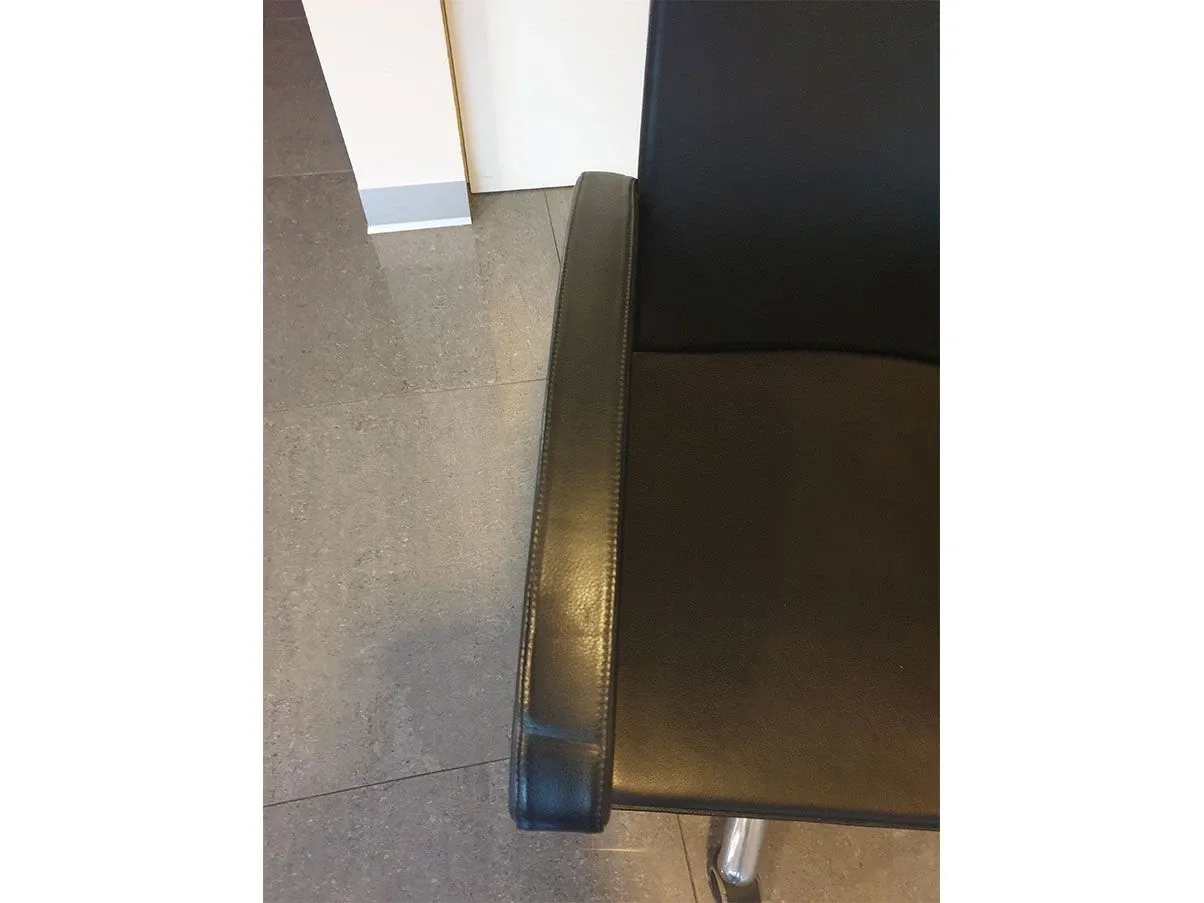 Onda Managerial adjustable armchair (black), Poltrona Frau 6