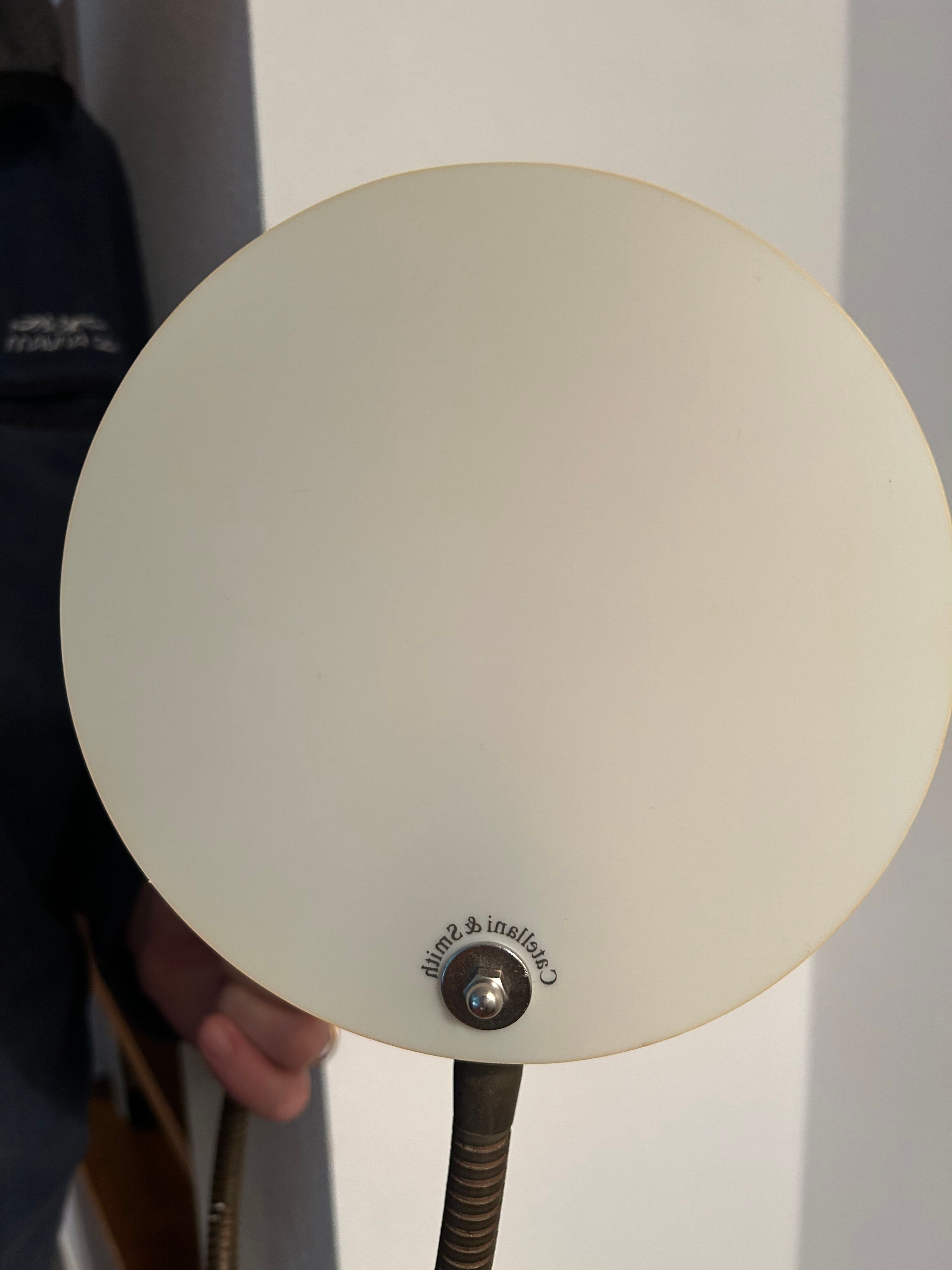 Minimalistische wandlamp 14 messing Details