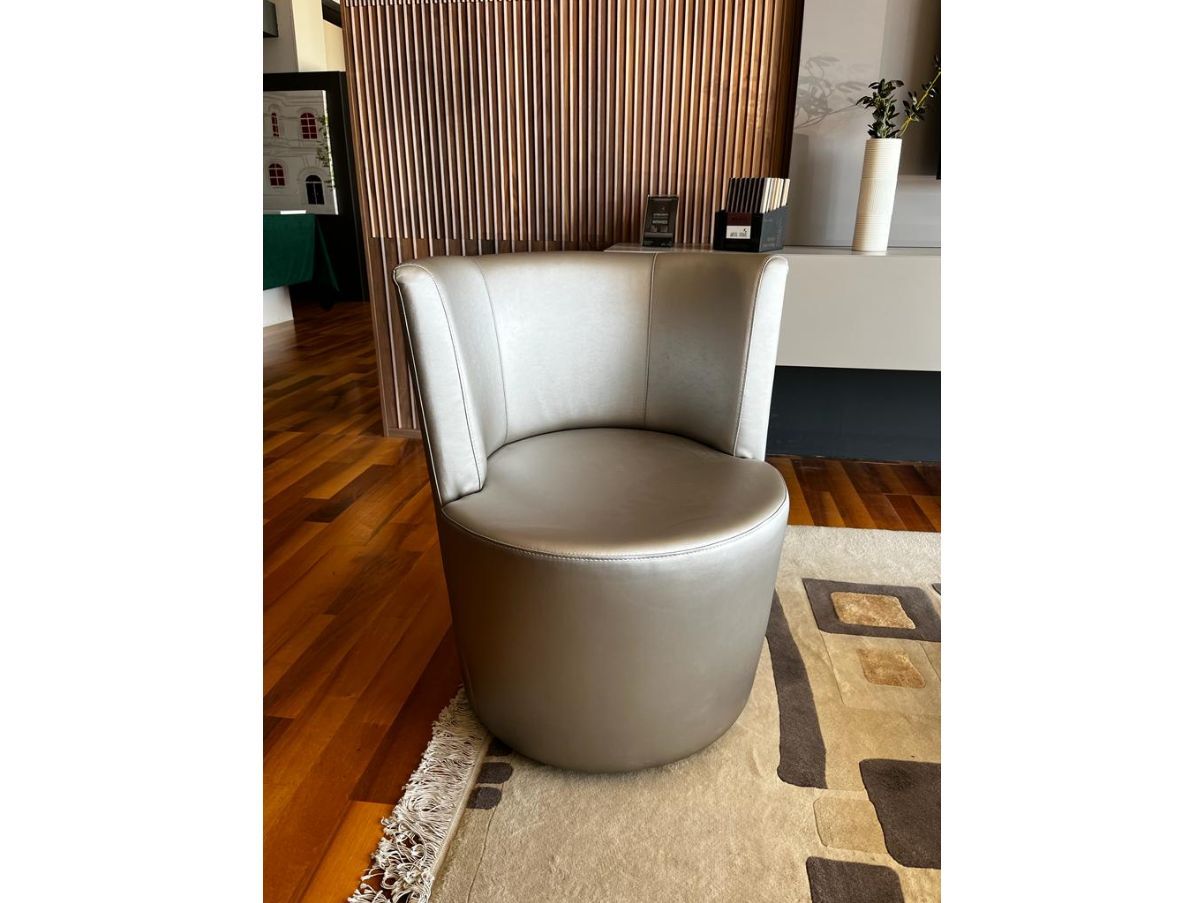 Pouf Barocco In Ecopelle Bianca E Argento - 40x40x30cm Per Arredamento - Foto 9