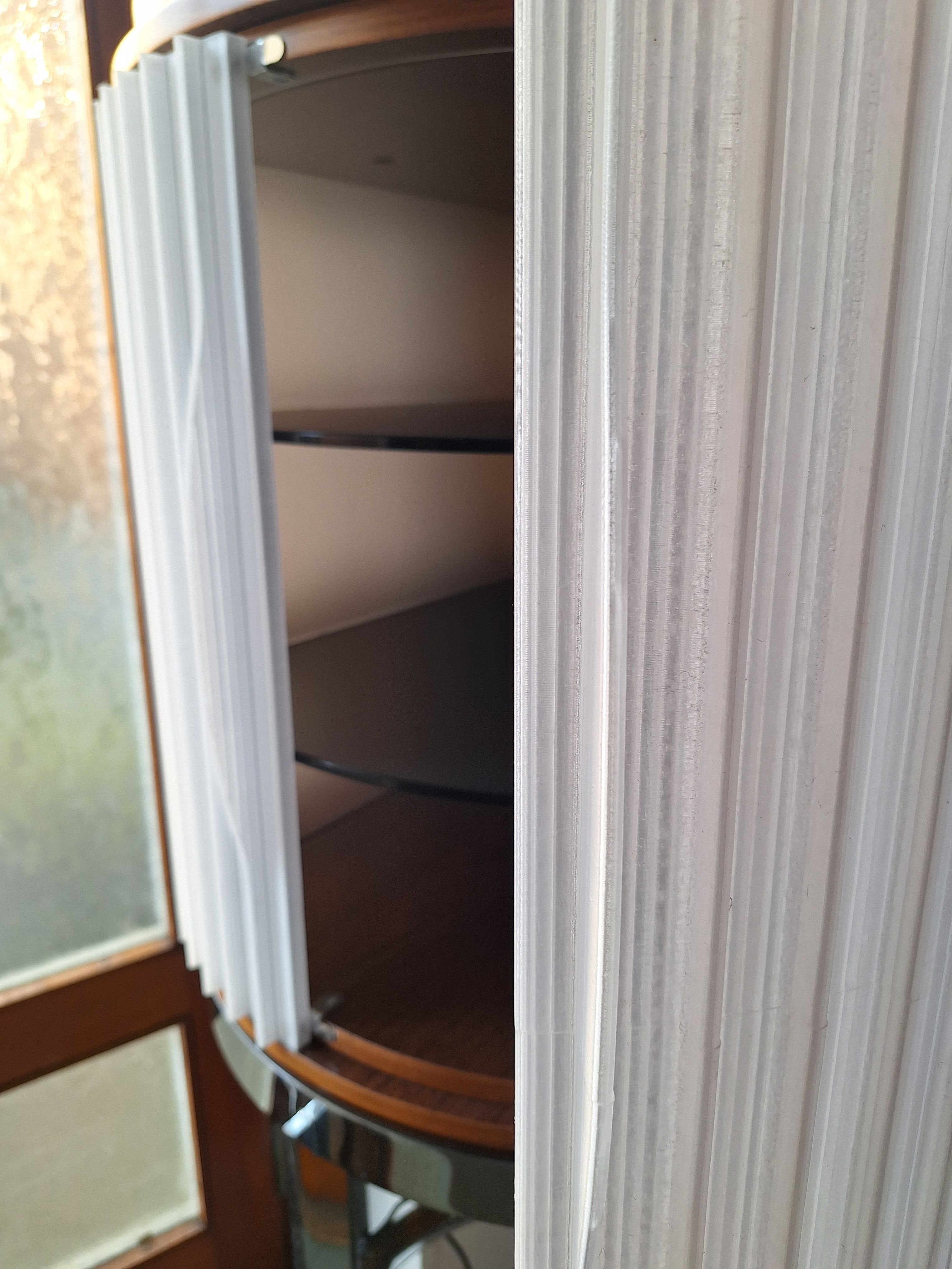 Contenitore rotondo Charles in legno di noce canaletto Defects