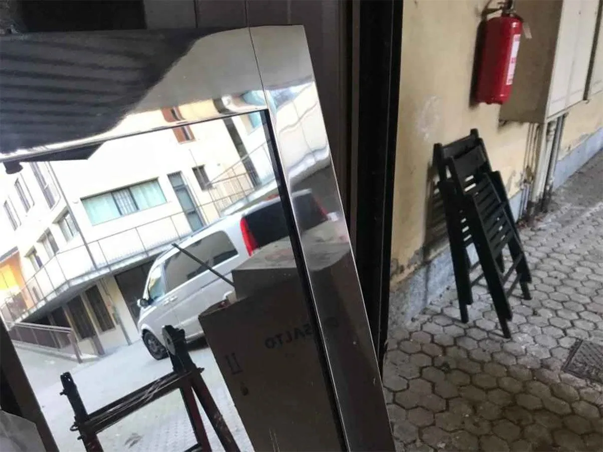 Specchio quadrato Fasce Cromate in acciaio 