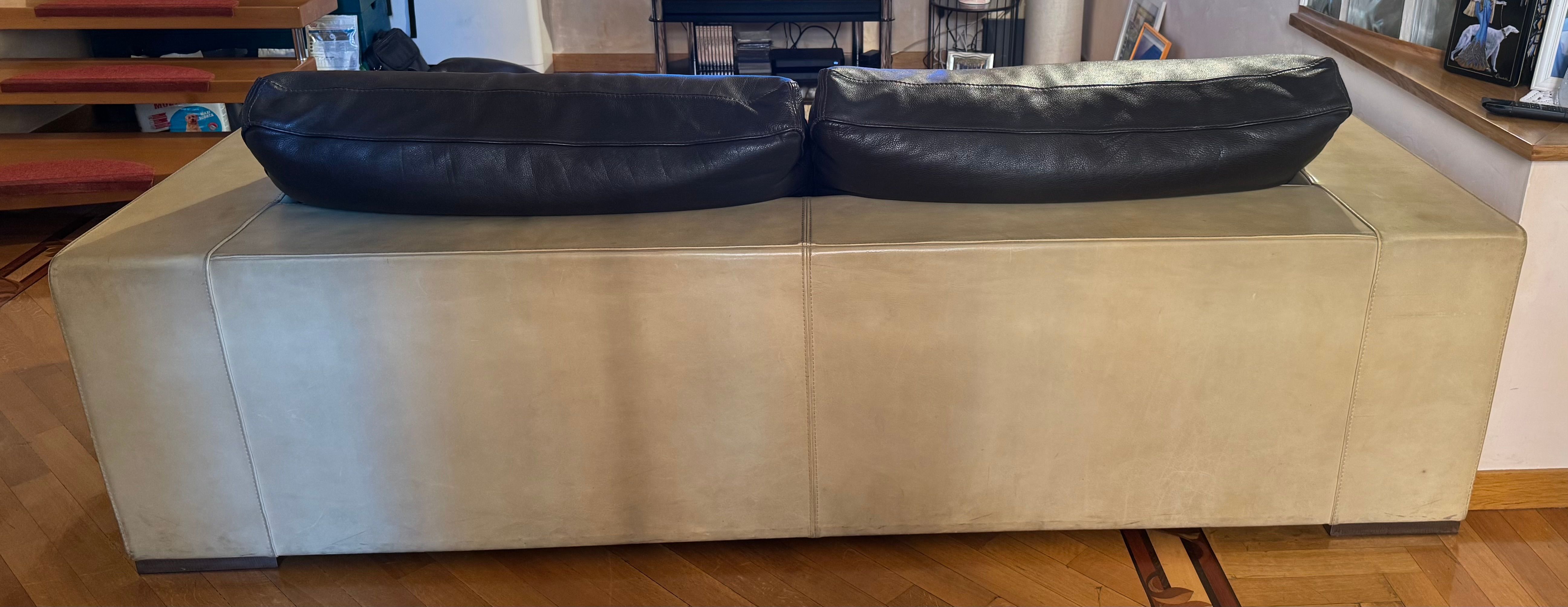 Budapest 3-Sitzer Ledersofa (Beige/Schwarz) Details