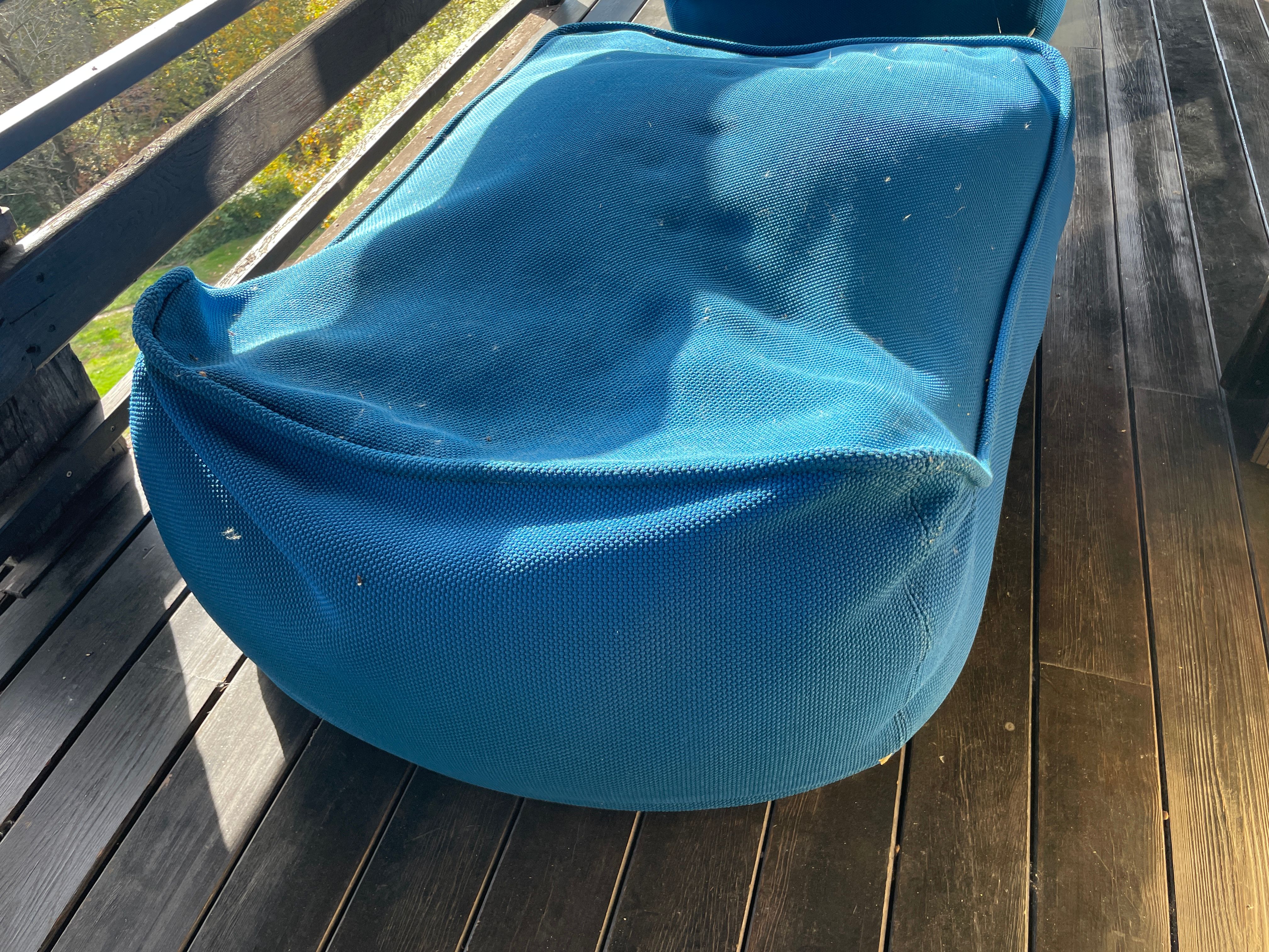 "Paola Lenti Float Blue Pouf" Details