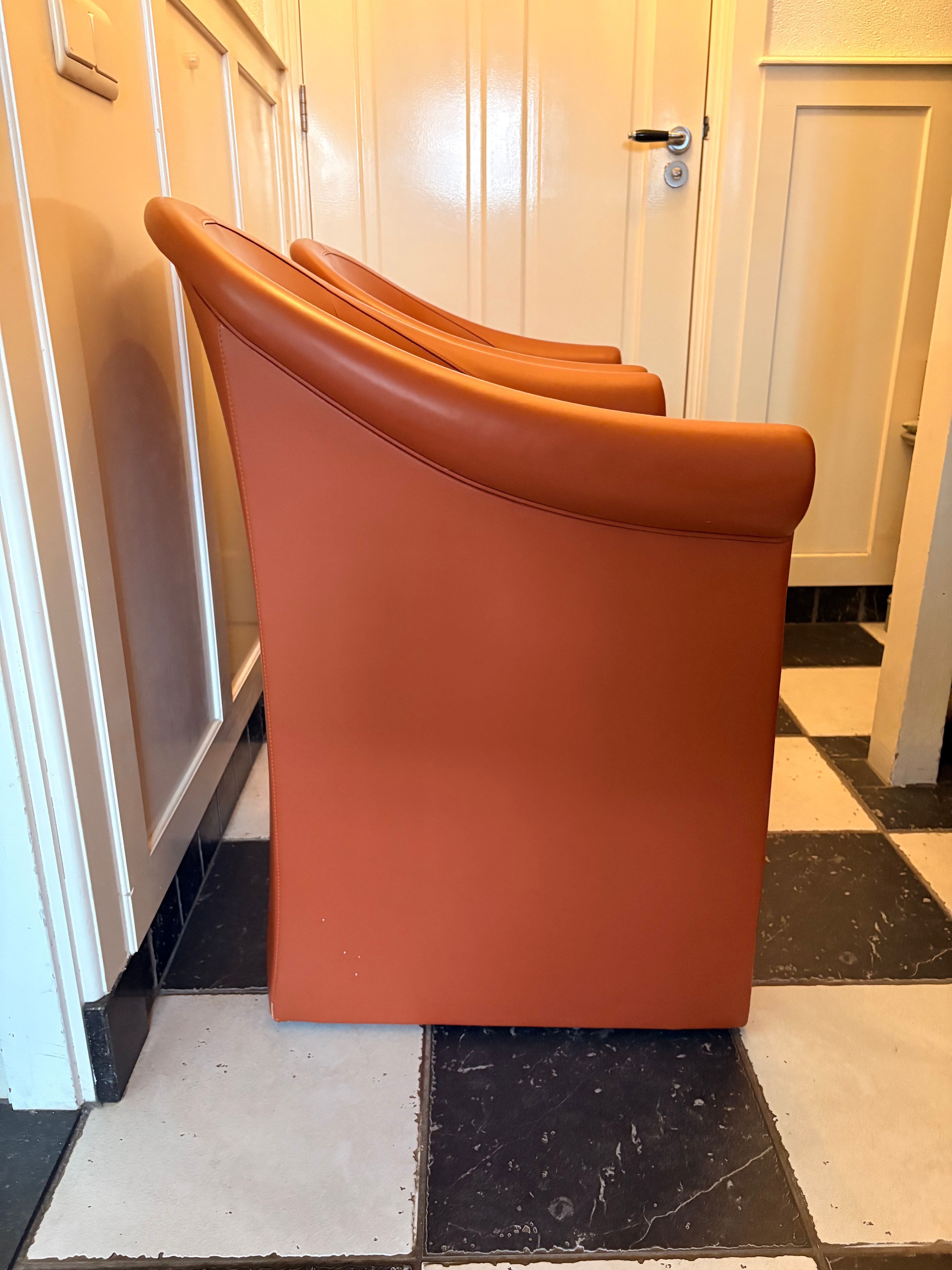 Paar Sinan Sessel aus orangefarbenem Leder von Luca Sacchetti Defects