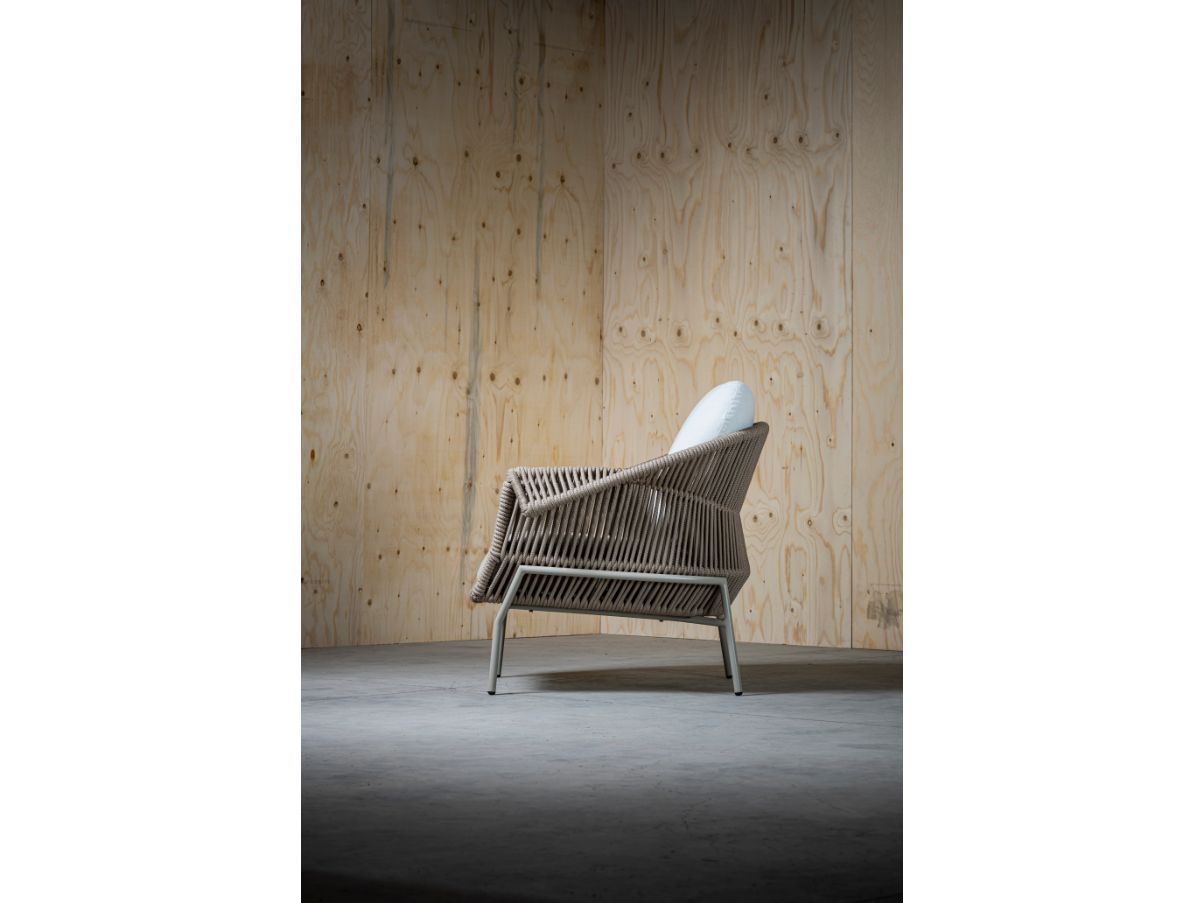 Poltrona Scala in tessuto e alluminio (beige), Livintwist 2