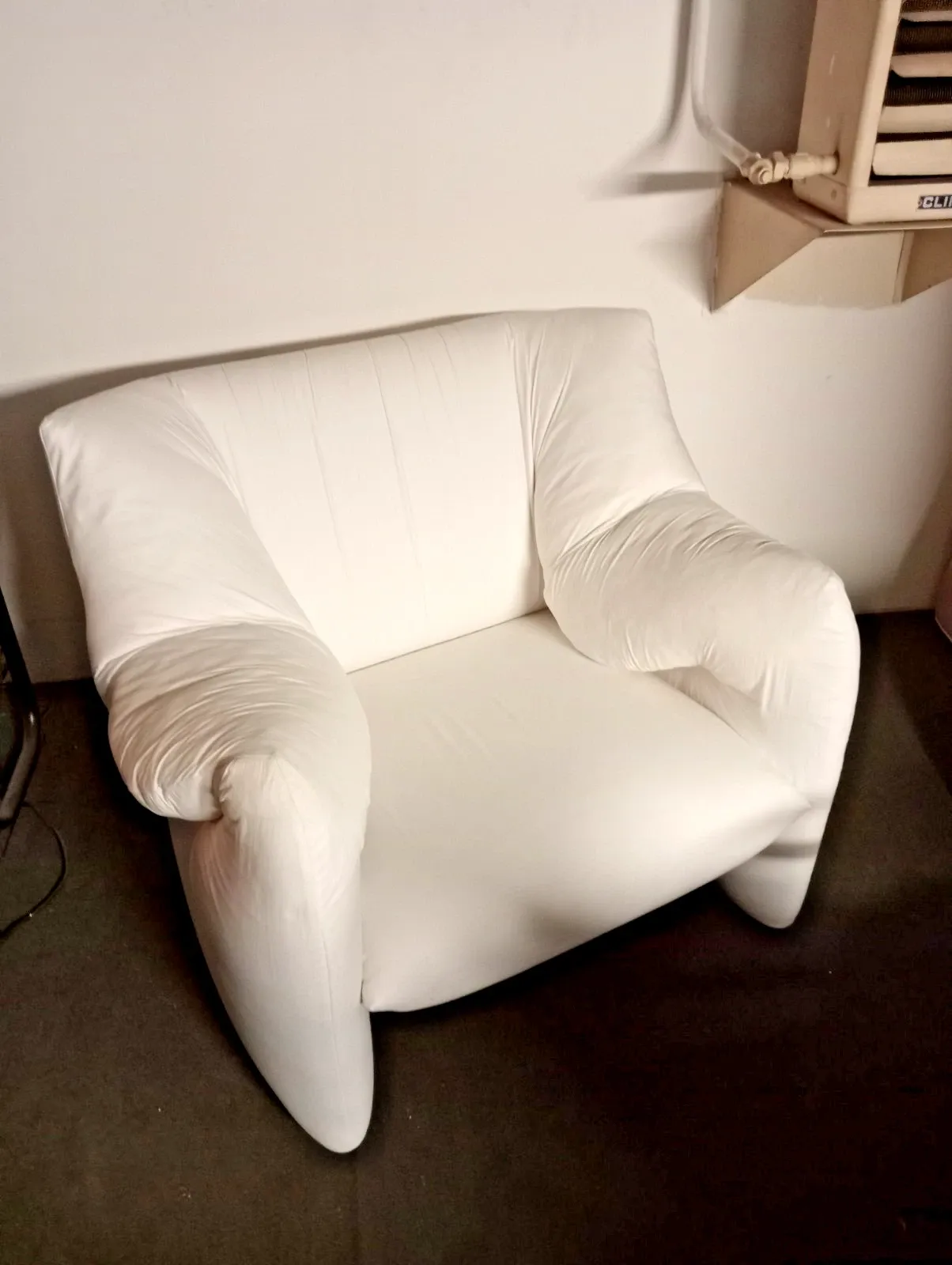 Poltrona Heaven rivestita in tessuto bianco di Tokujin Yoshioka  Front