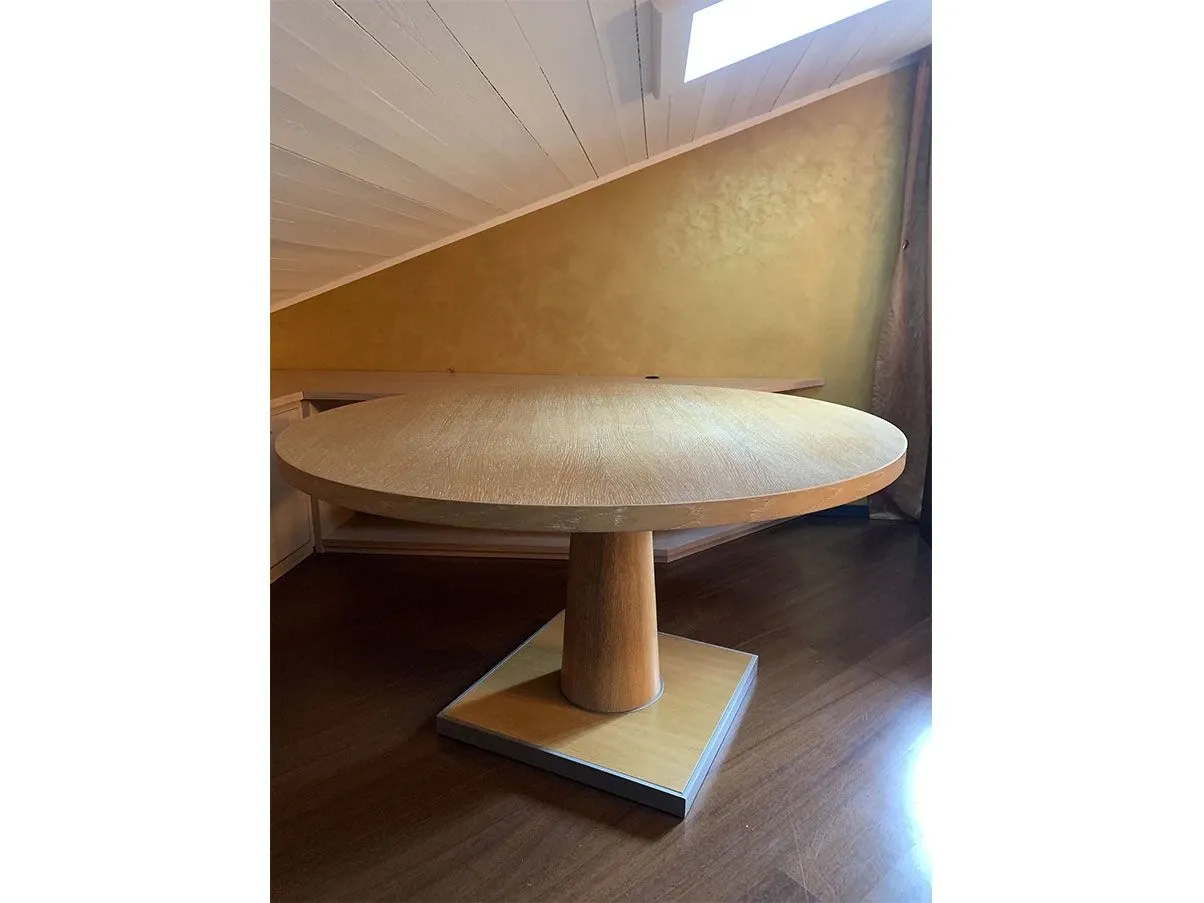 Apta round table in brushed oak wood 4