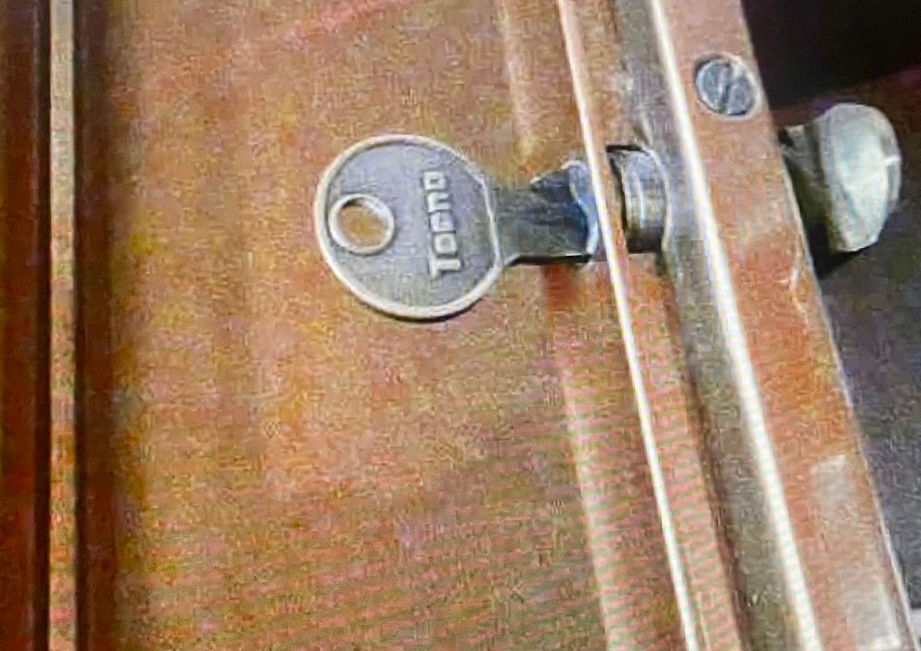 Vintage Wandkommode und Sideboard von Osvaldo Borsani Brand