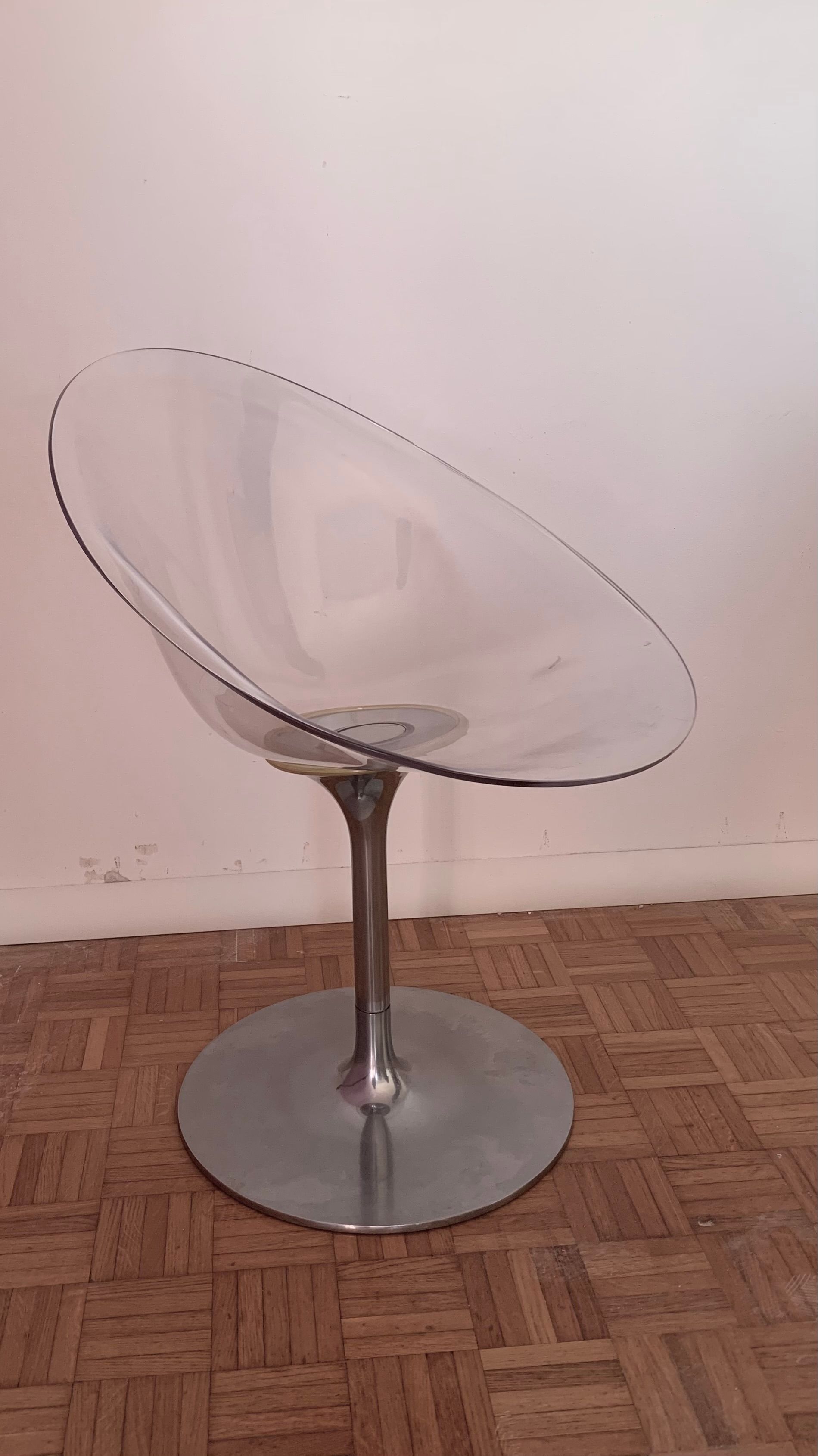 Pair of transparent Eros swivel chairs by Philippe Starck, Kartell Optional7